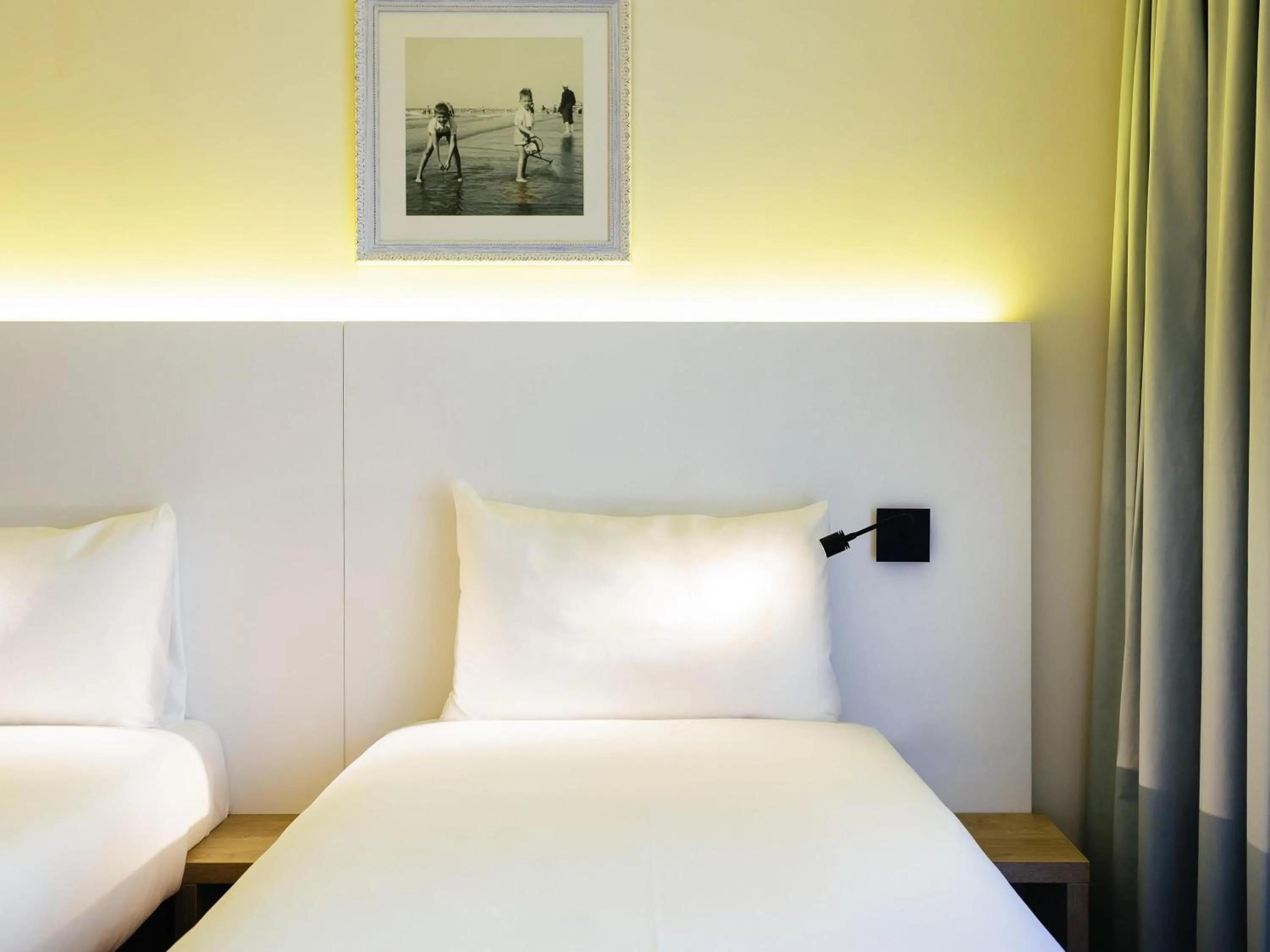 Bedroom, Bed in ibis Styles Nieuwpoort