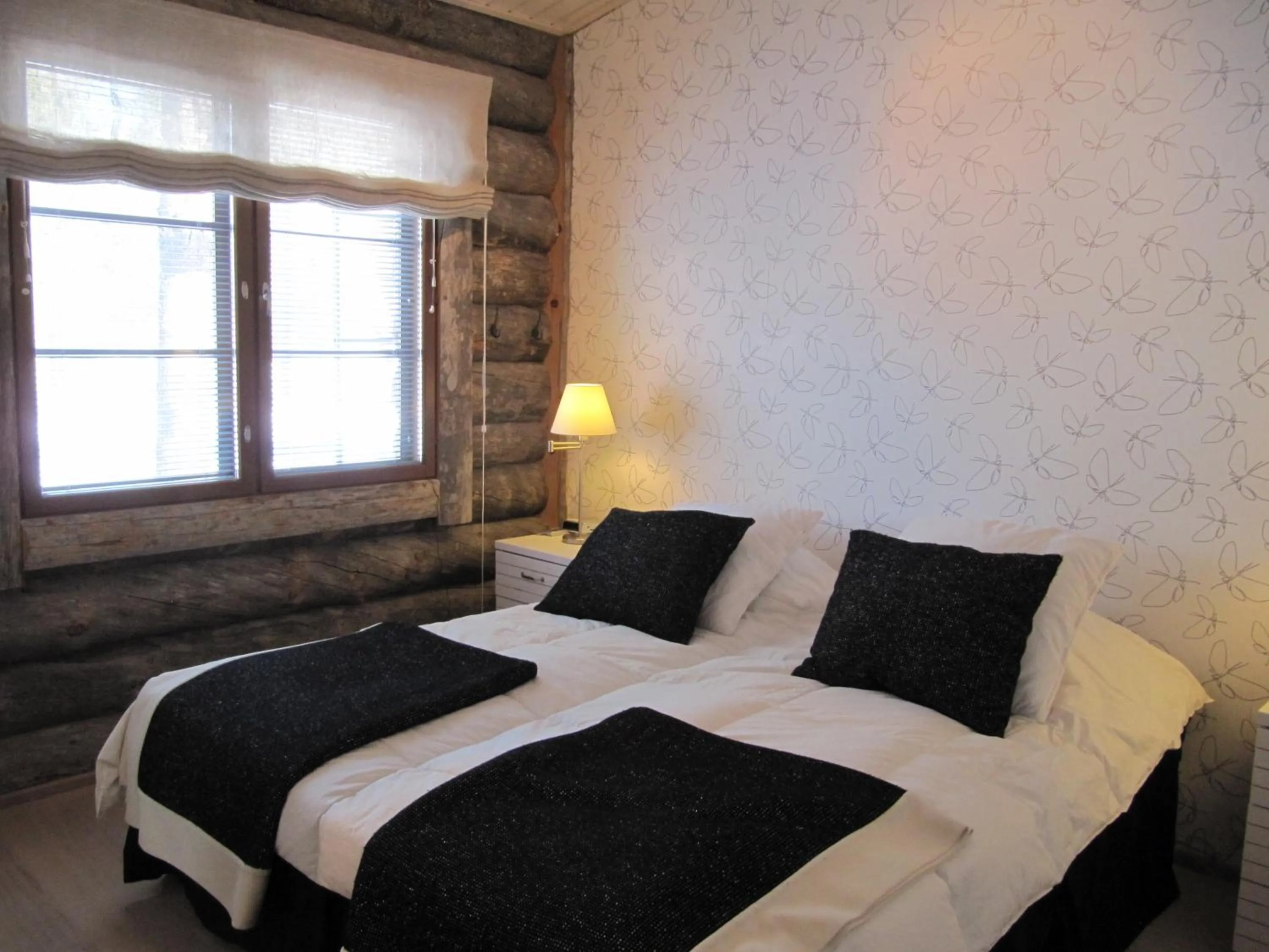 Bed in Lapin Kutsu Log Cabins