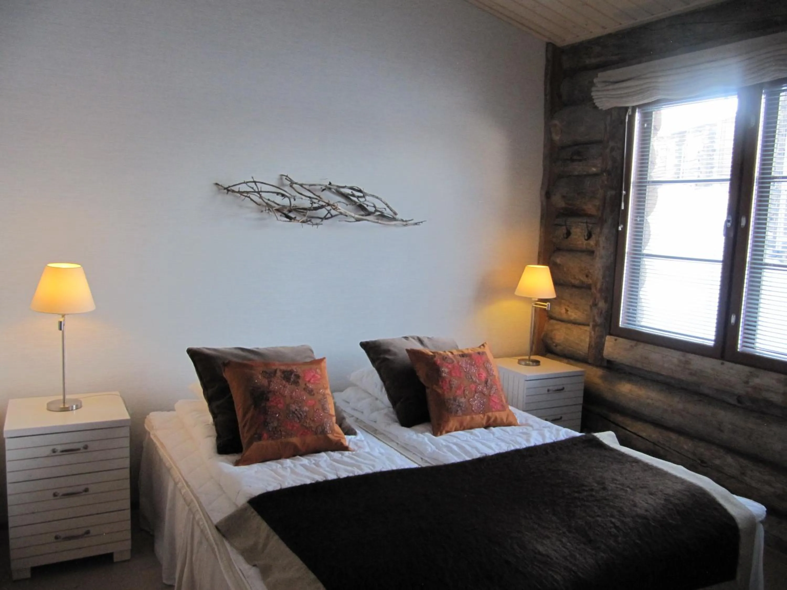Bed in Lapin Kutsu Log Cabins