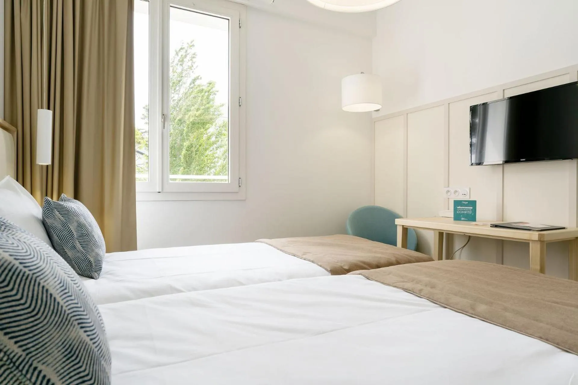 Bed in Hôtel Miléade Les Pléïades La Baule