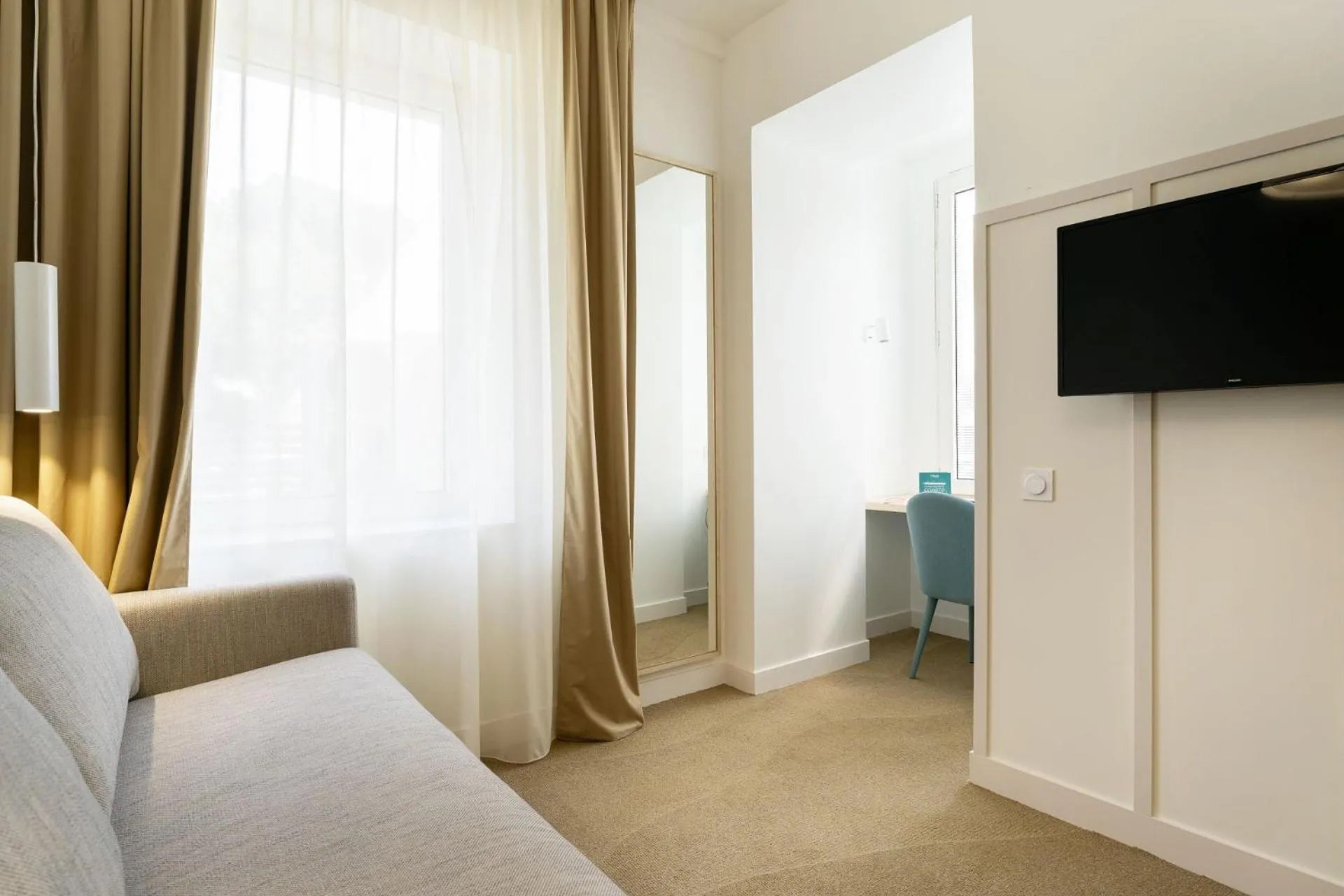 Photo of the whole room in Hôtel Miléade Les Pléïades La Baule