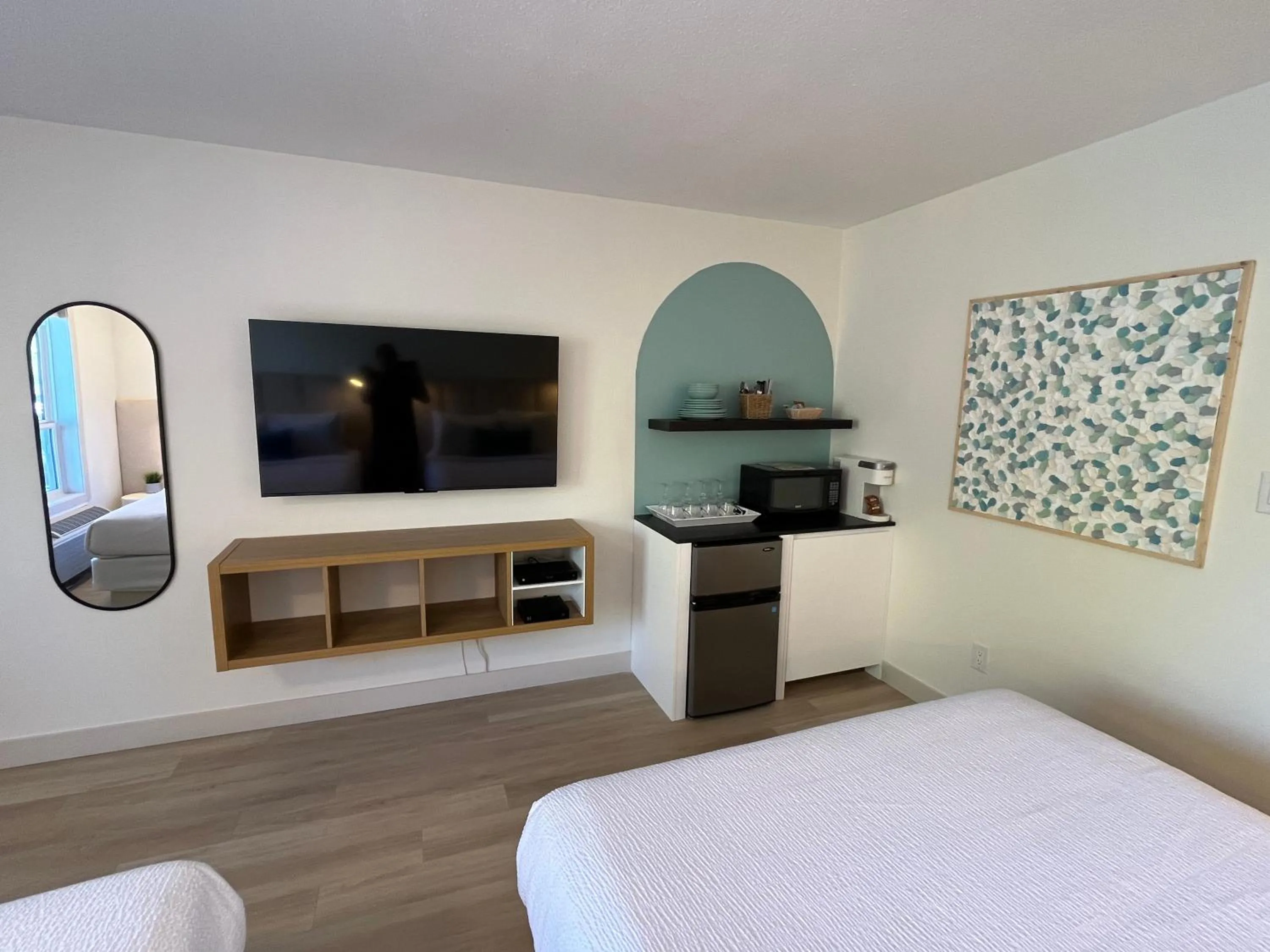 Kitchen or kitchenette, Bed in Lakeside Villa & Nordic Spa