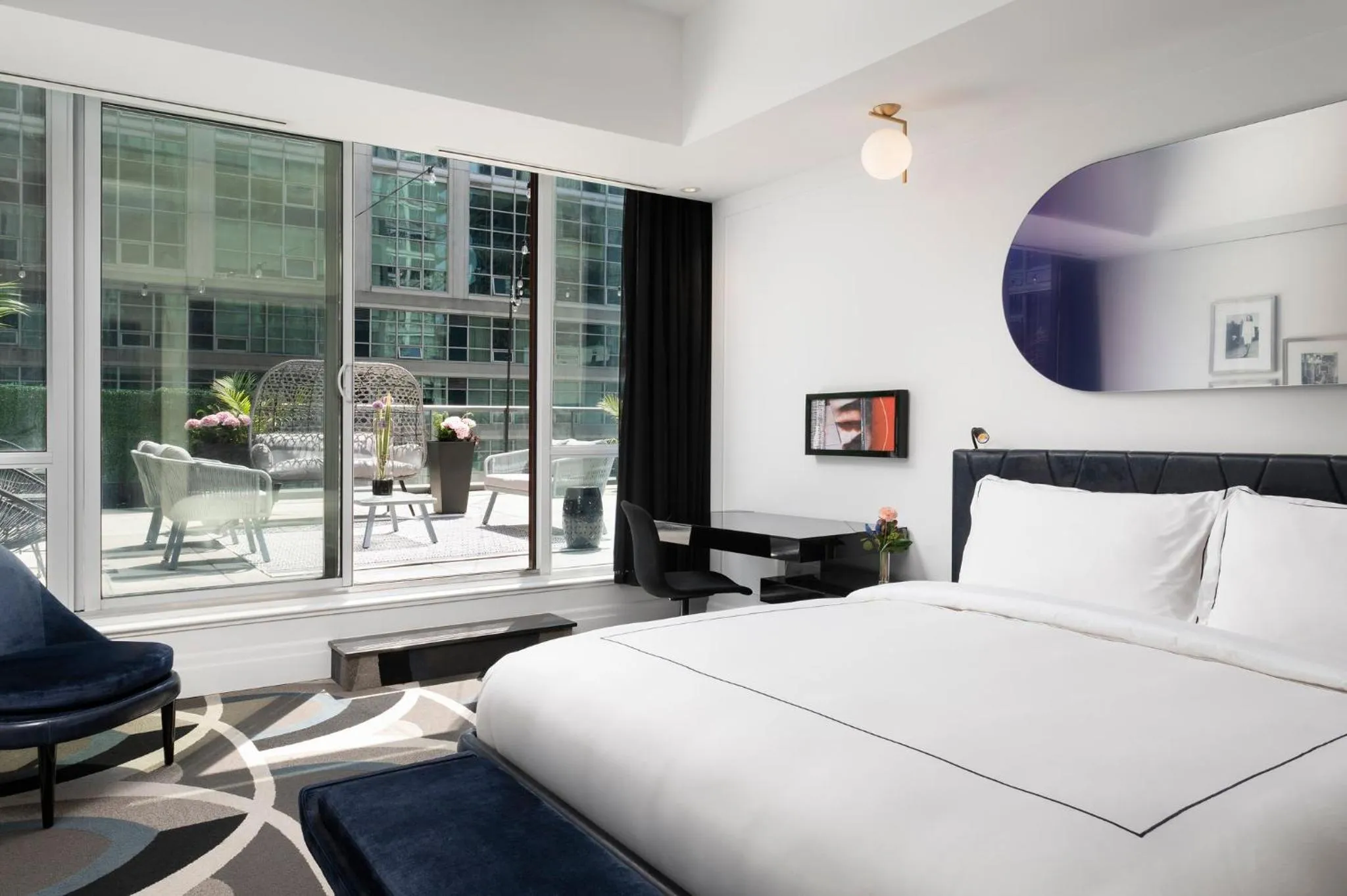 Grand Executive suite with Patio (Marilyn) in BISHA, a Luxury Collection Hotel, Toronto