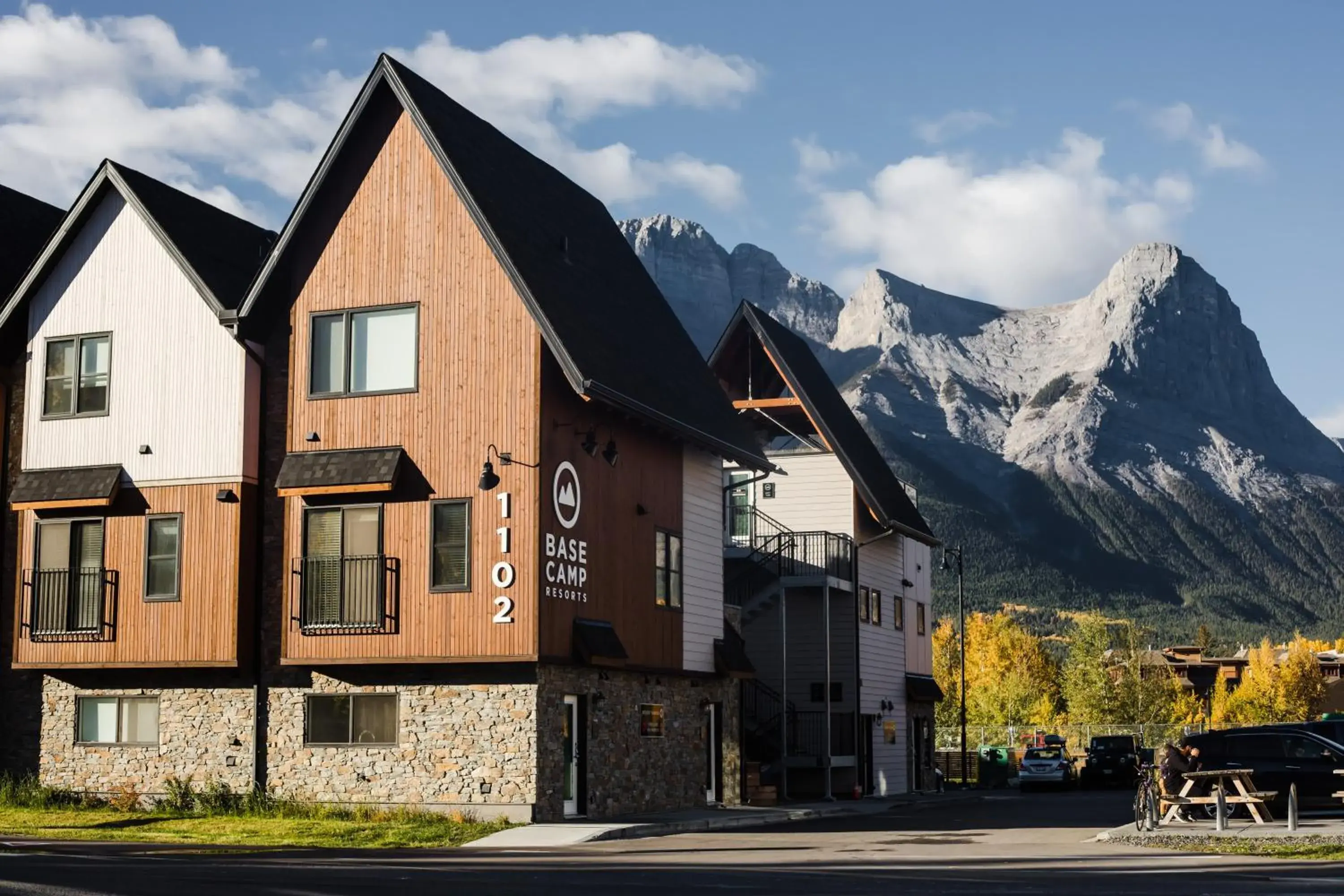 Property building in Basecamp Resorts Canmore Property building in Basecamp Resorts Canmore