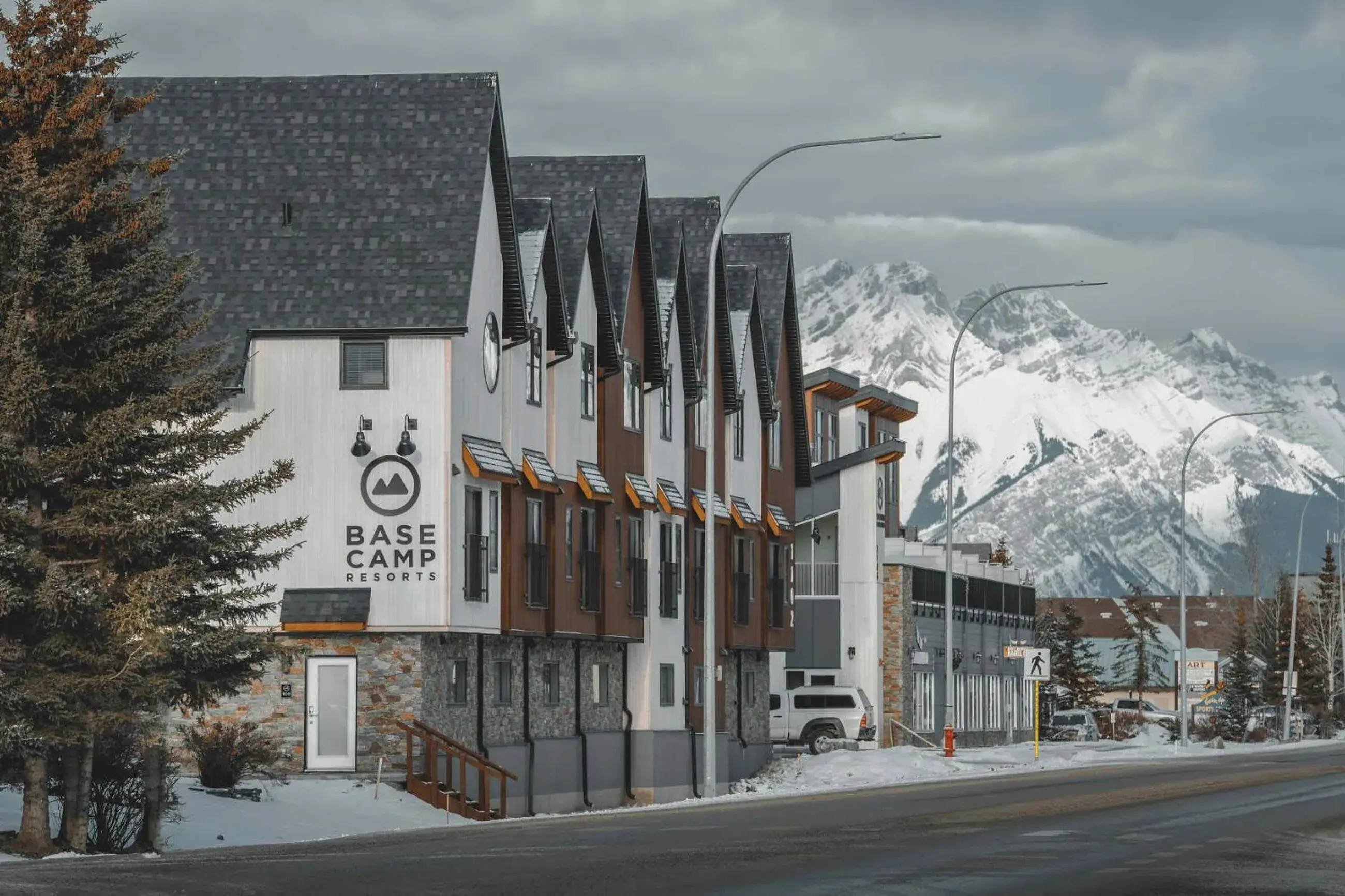 Property building in Basecamp Resorts Canmore Property building in Basecamp Resorts Canmore