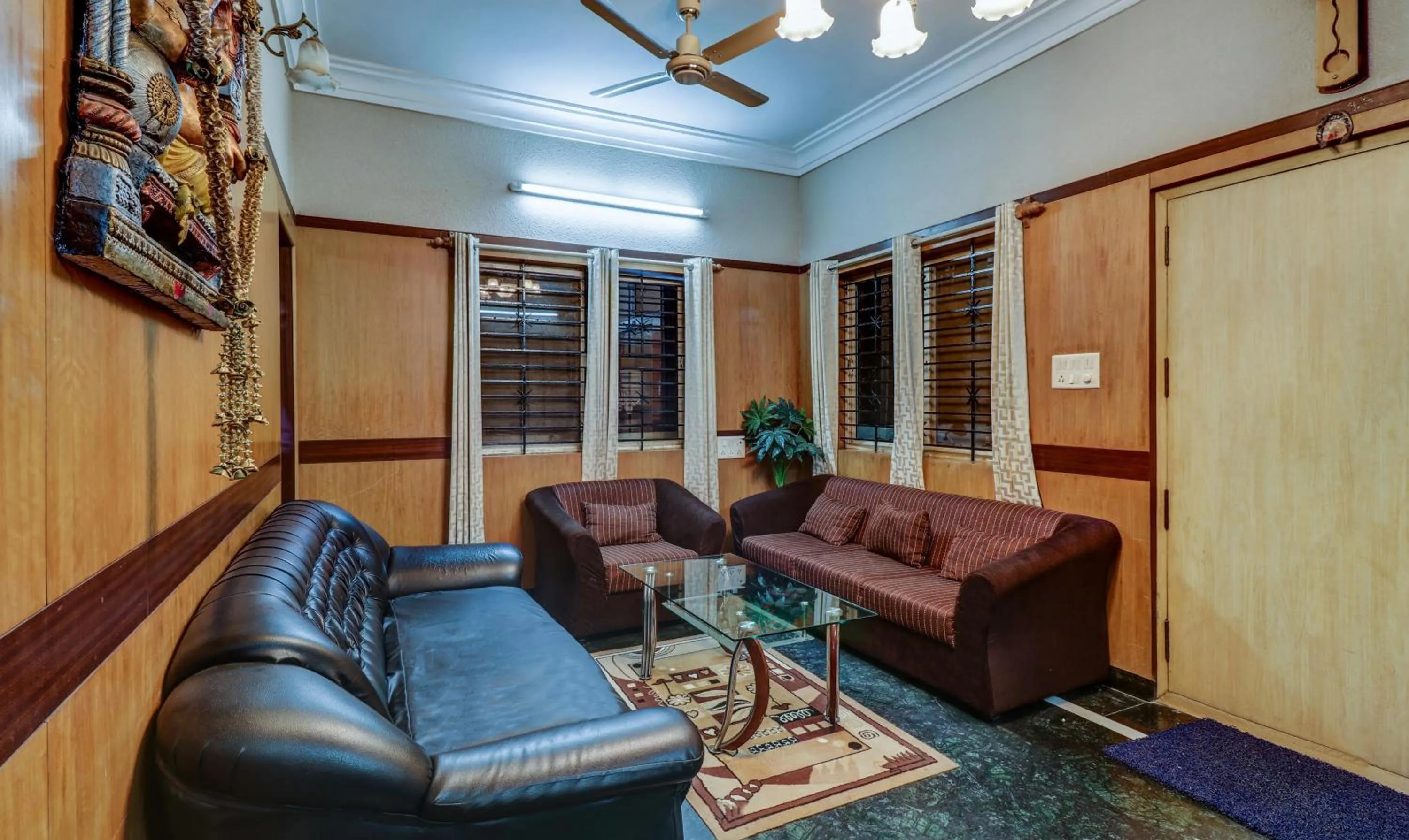 Seating area in Itsy Hotels Shree Comforts