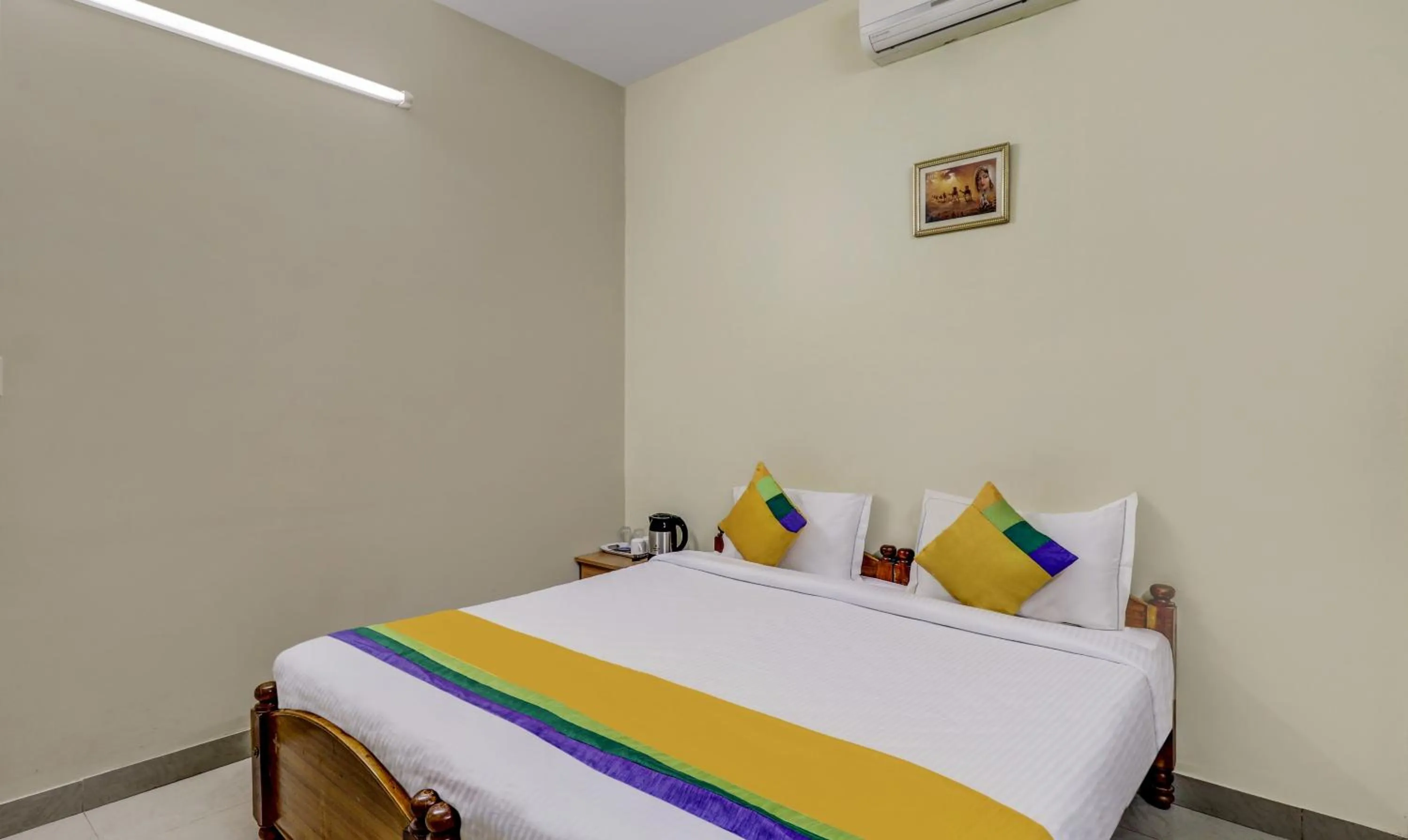 Bed in Itsy Hotels Shree Comforts