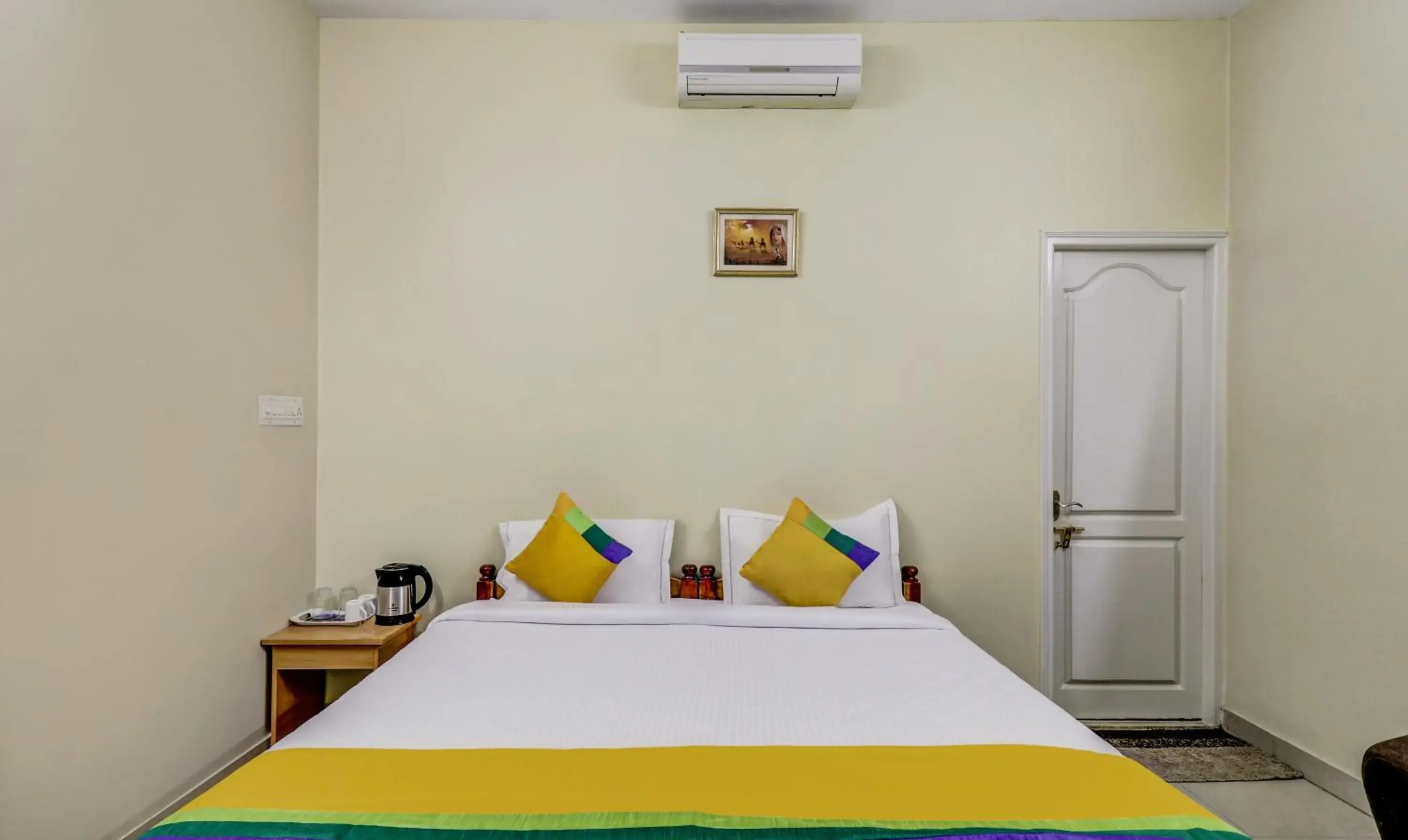 Bed in Itsy Hotels Shree Comforts Bed in Itsy Hotels Shree Comforts