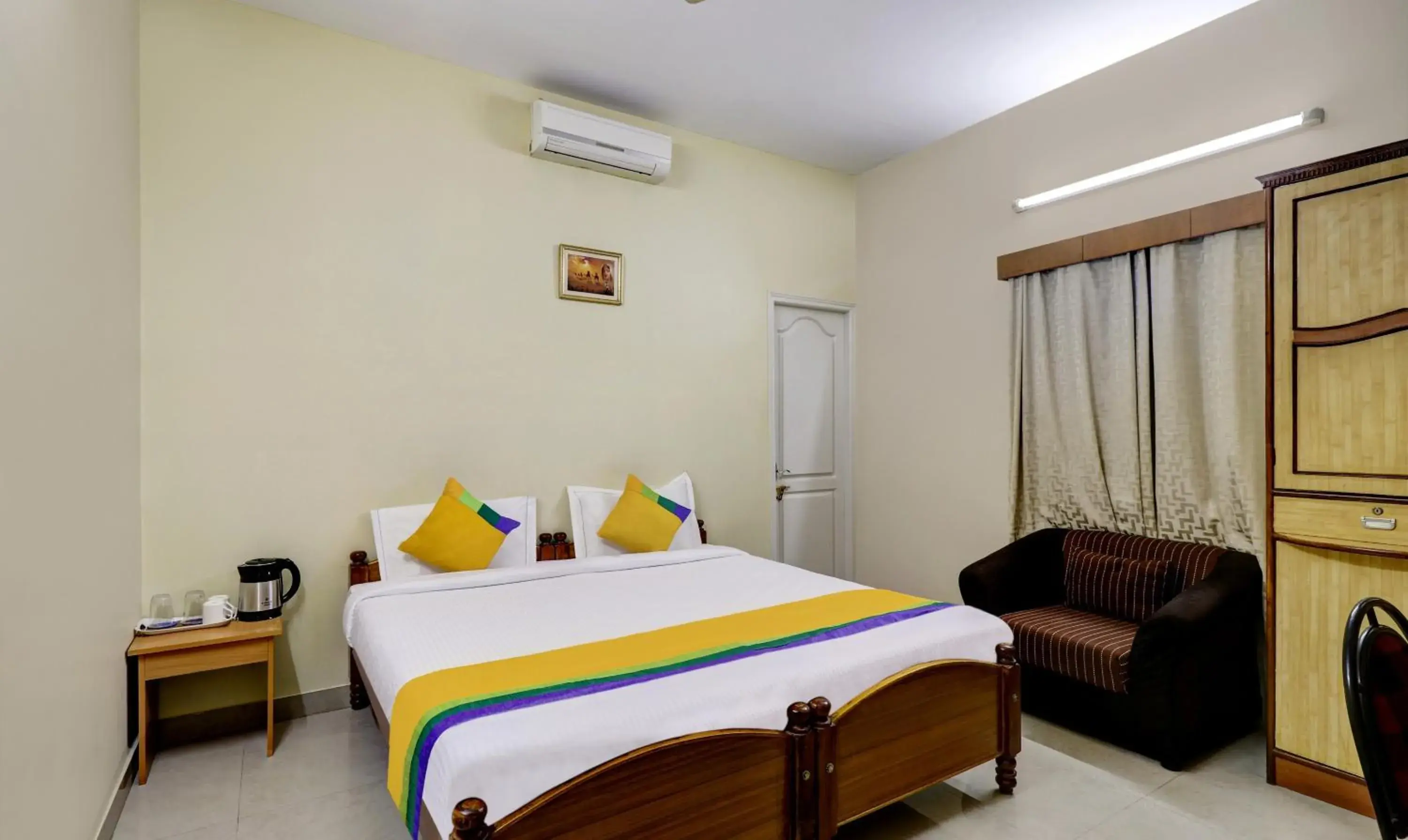 Photo of the whole room, Bed in Itsy Hotels Shree Comforts Photo of the whole room, Bed in Itsy Hotels Shree Comforts