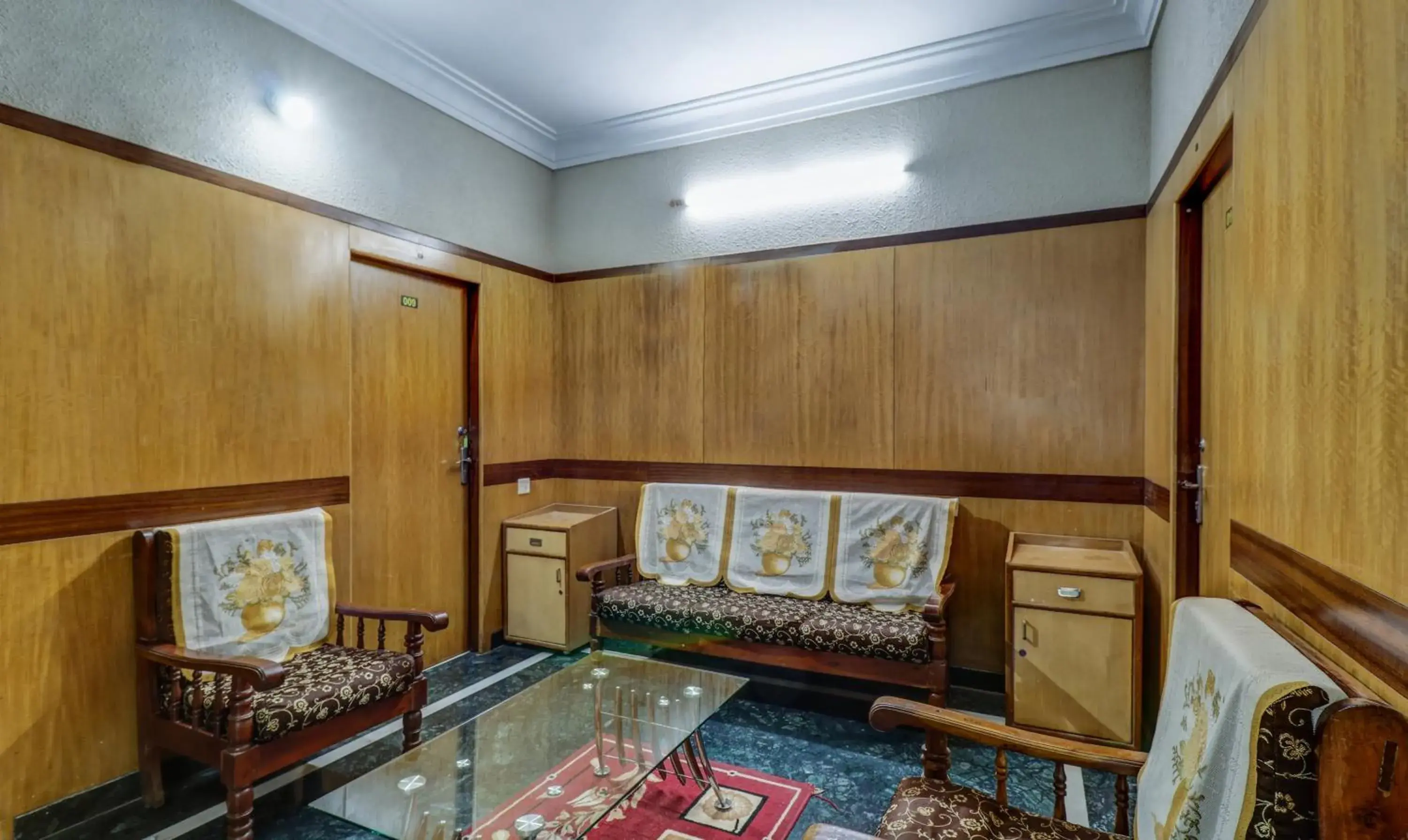 Seating area, Bed in Itsy Hotels Shree Comforts Seating area, Bed in Itsy Hotels Shree Comforts