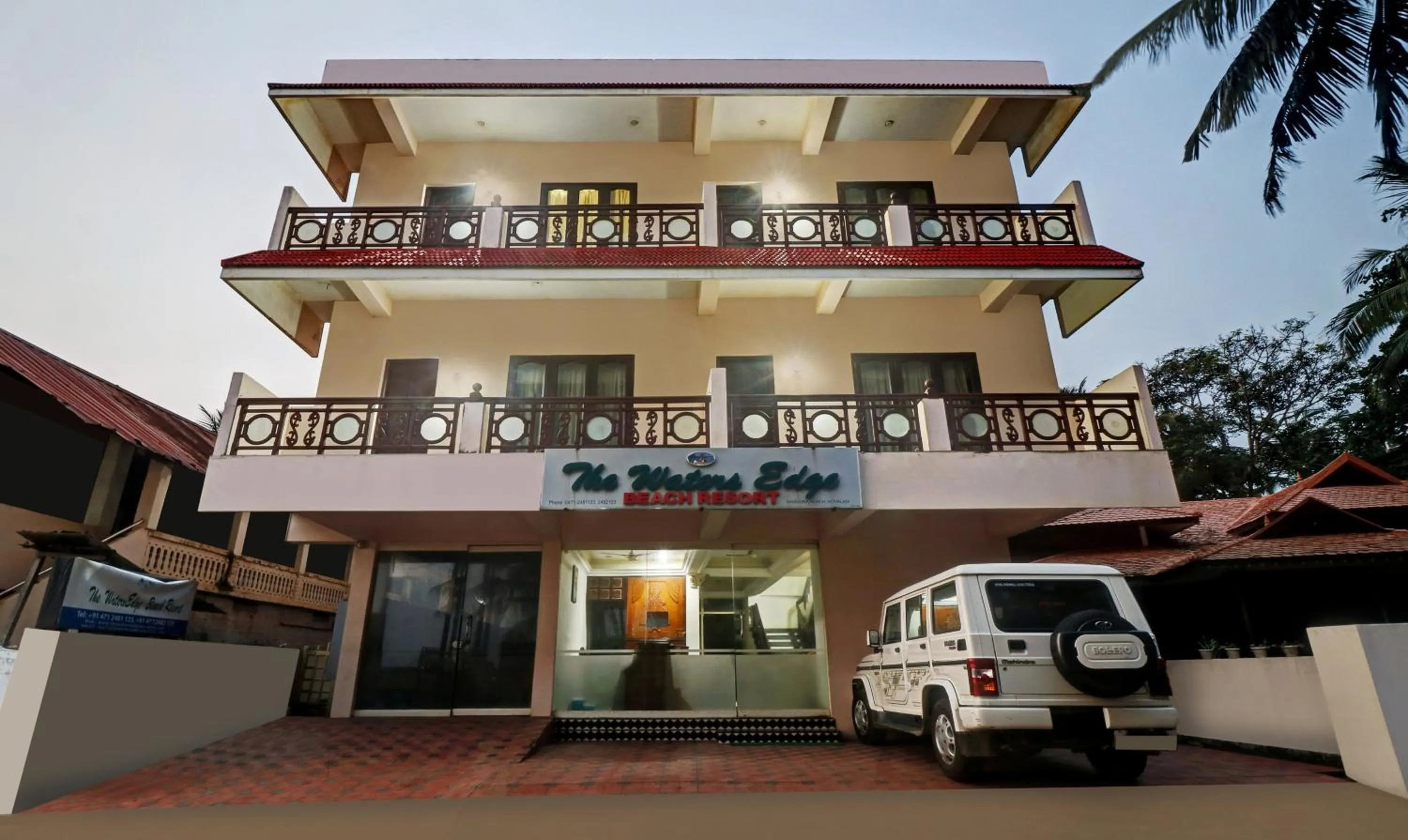 Property building in Itsy Hotels The Waters Edge Beach Resort