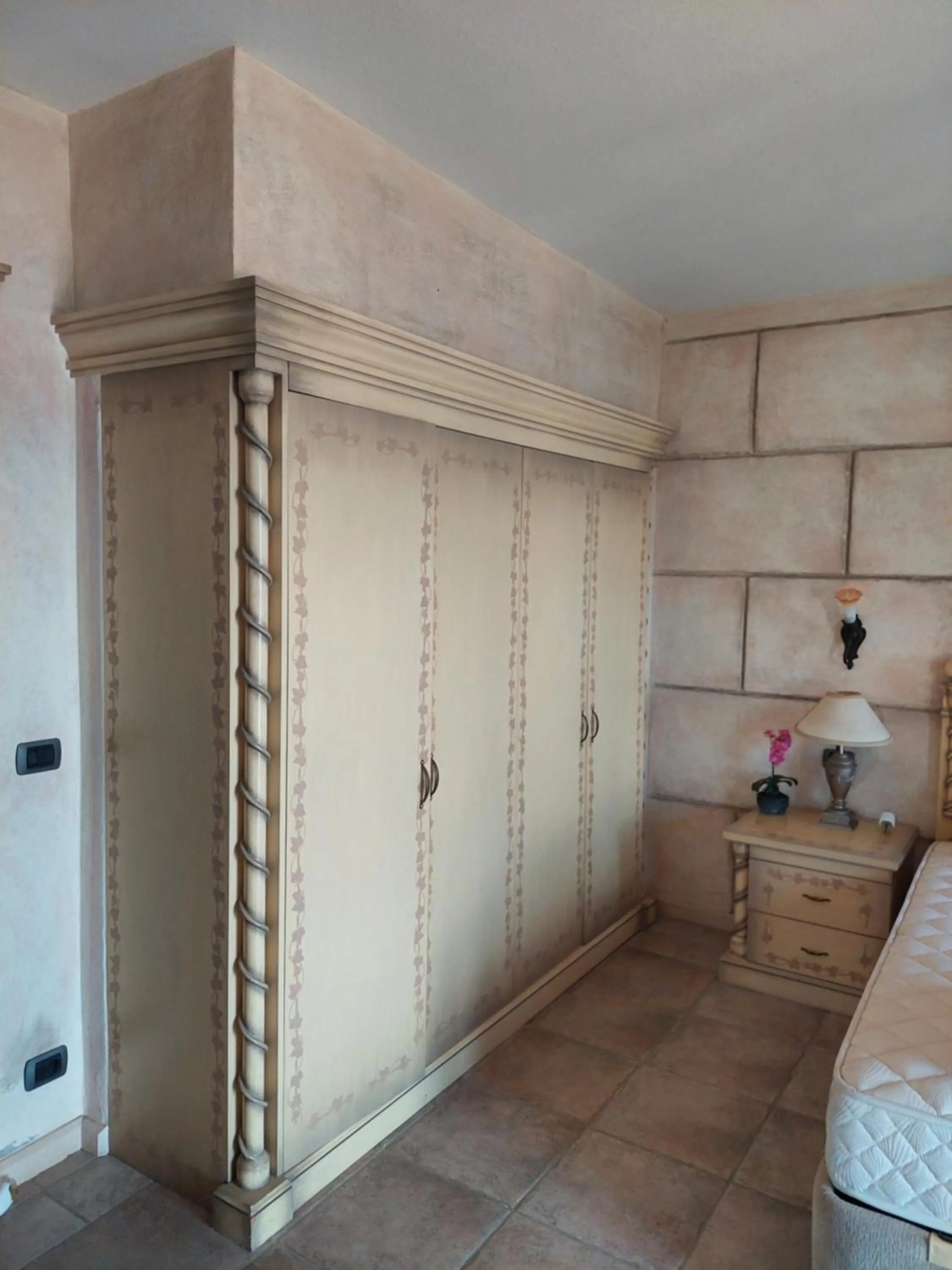 wardrobe in Casa dell'Arte Hotel of Arts & Leisure