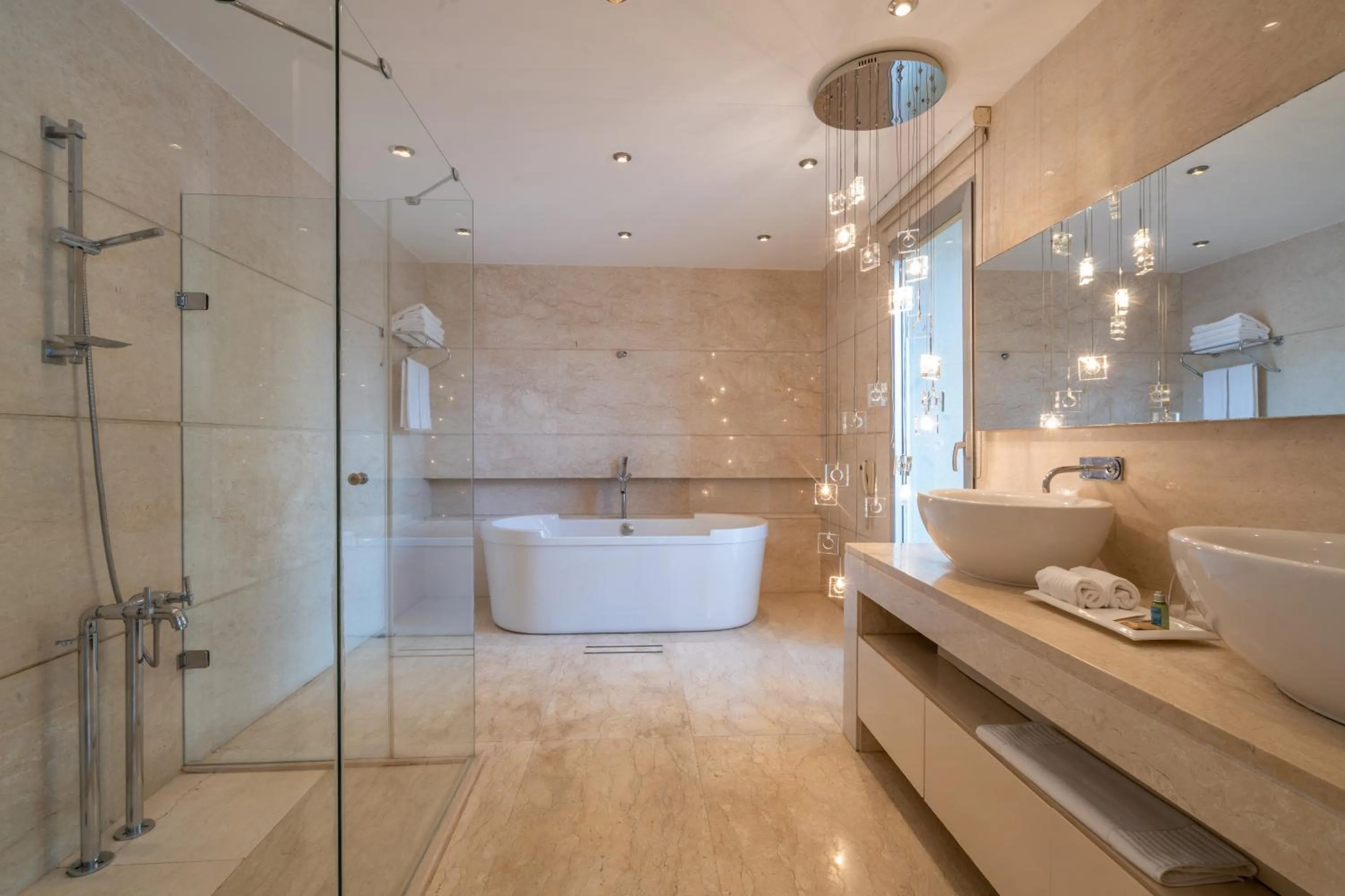 Bath in Casa dell'Arte Hotel of Arts & Leisure