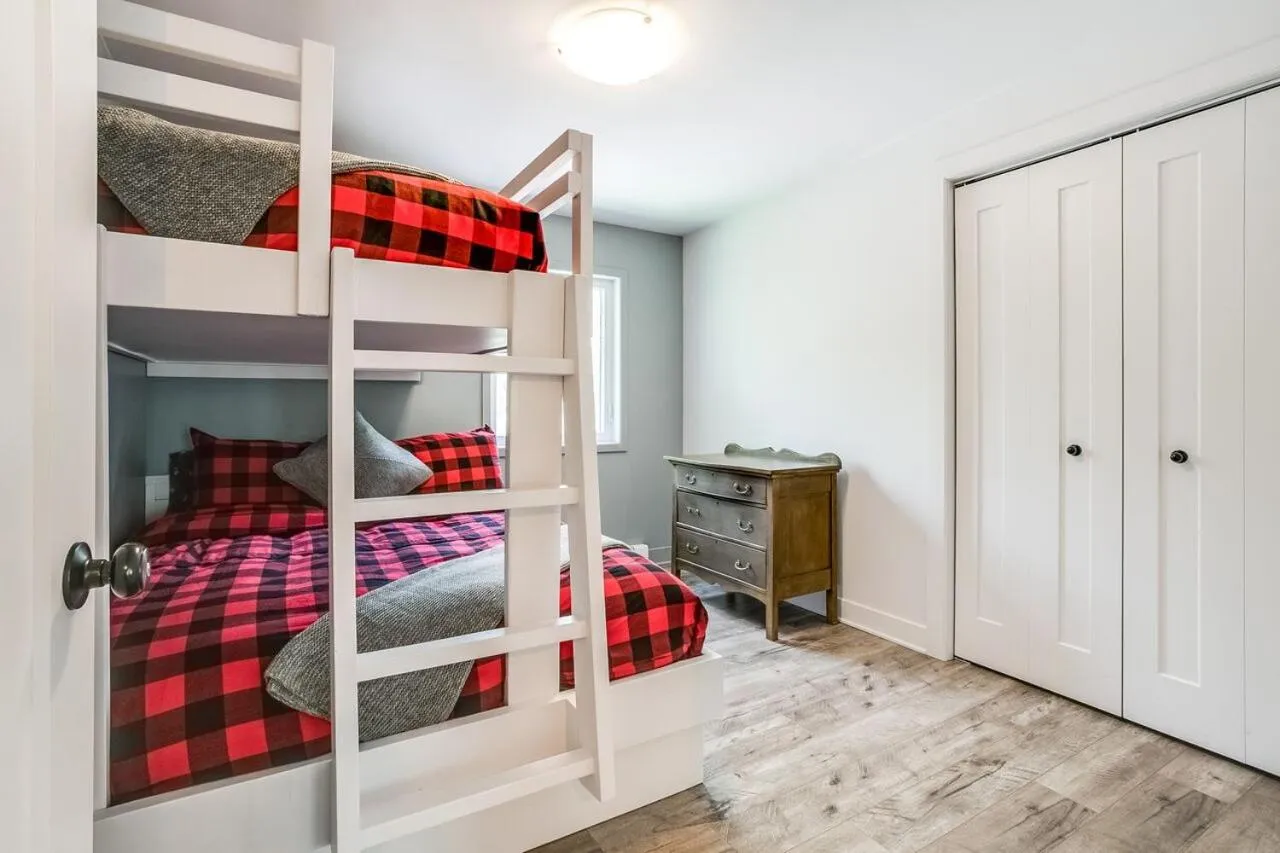 Bed in Le Grand Shack- Locations du Sommet