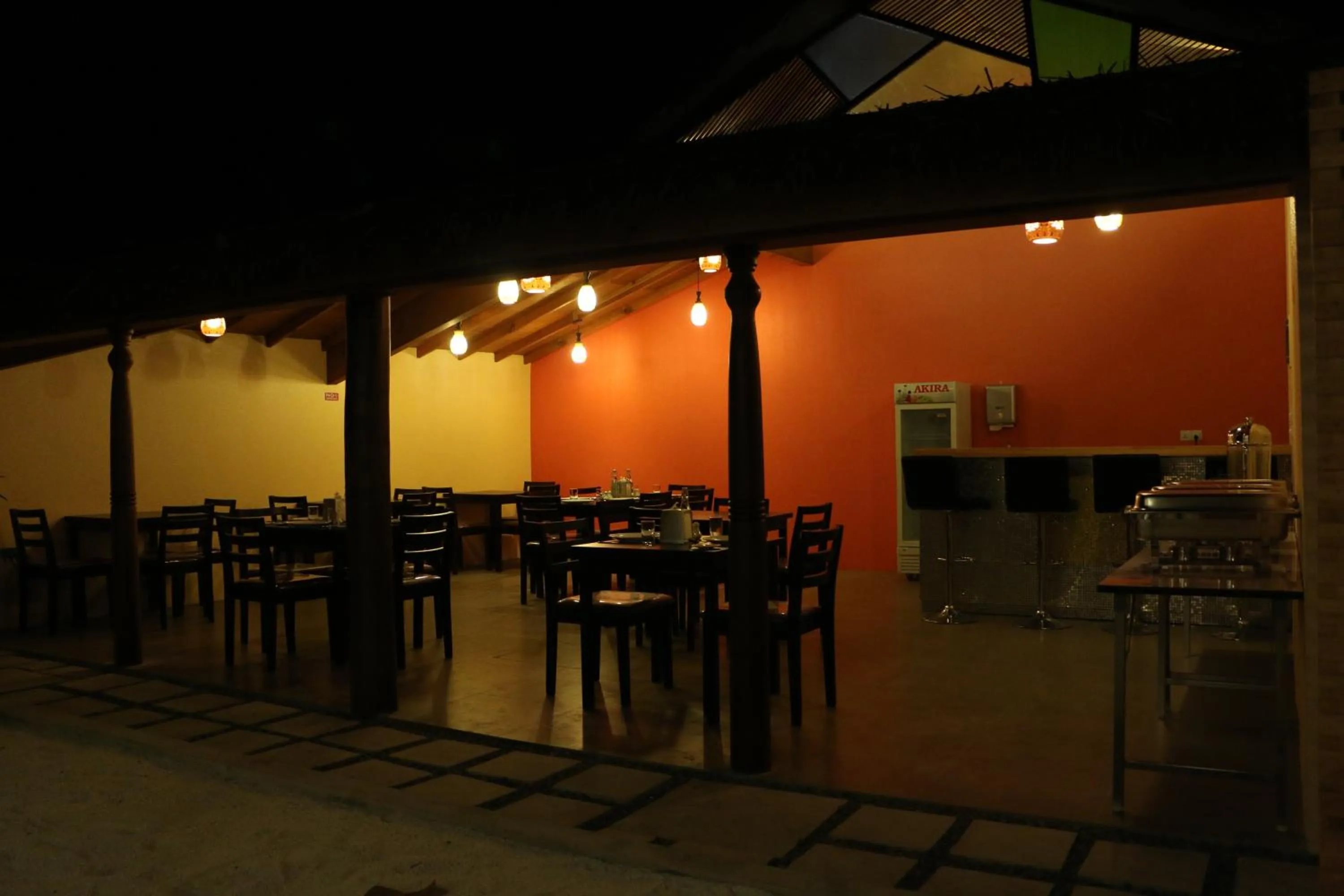 Restaurant/places to eat in Scuba Inn