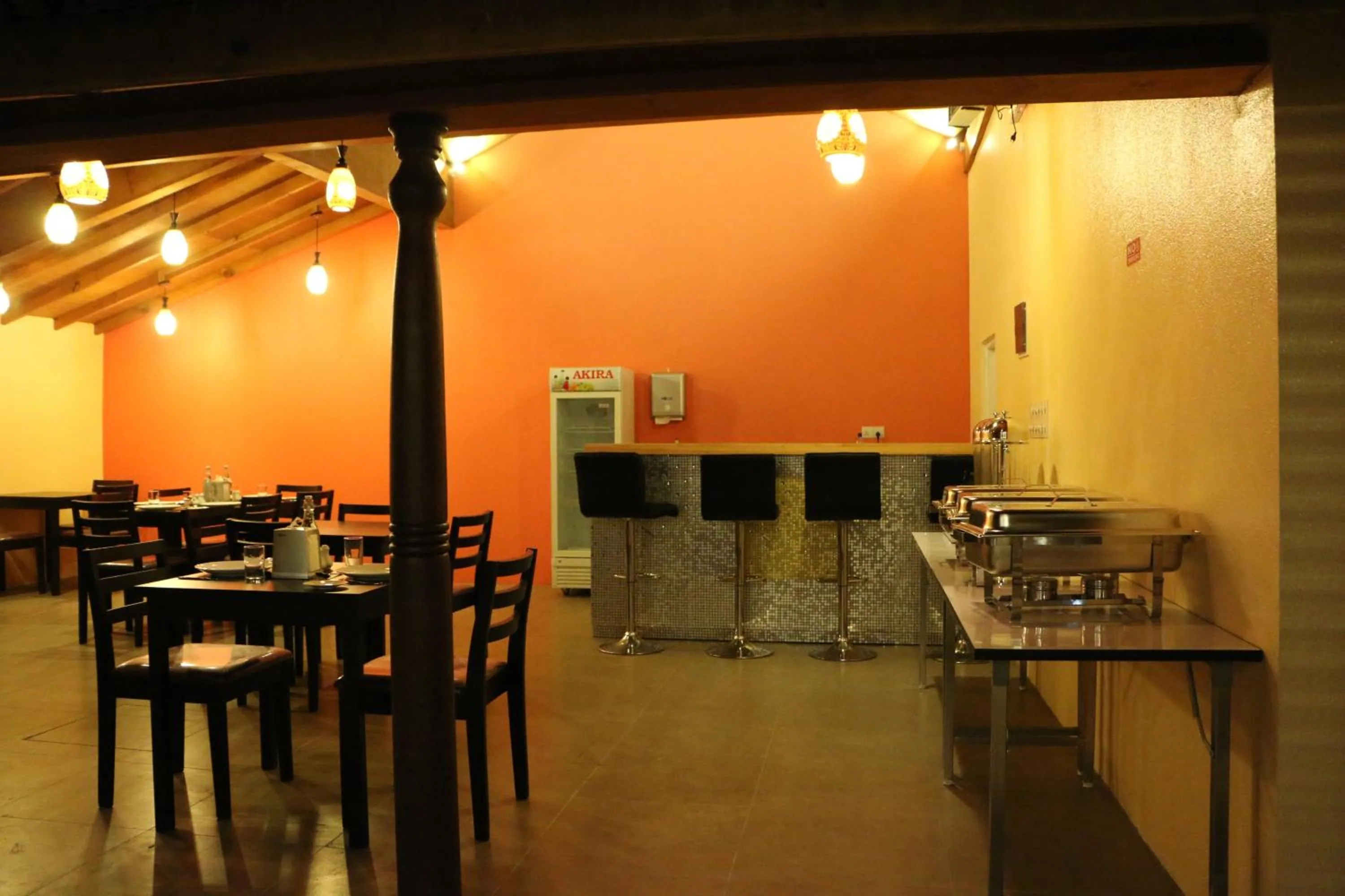 Restaurant/places to eat in Scuba Inn