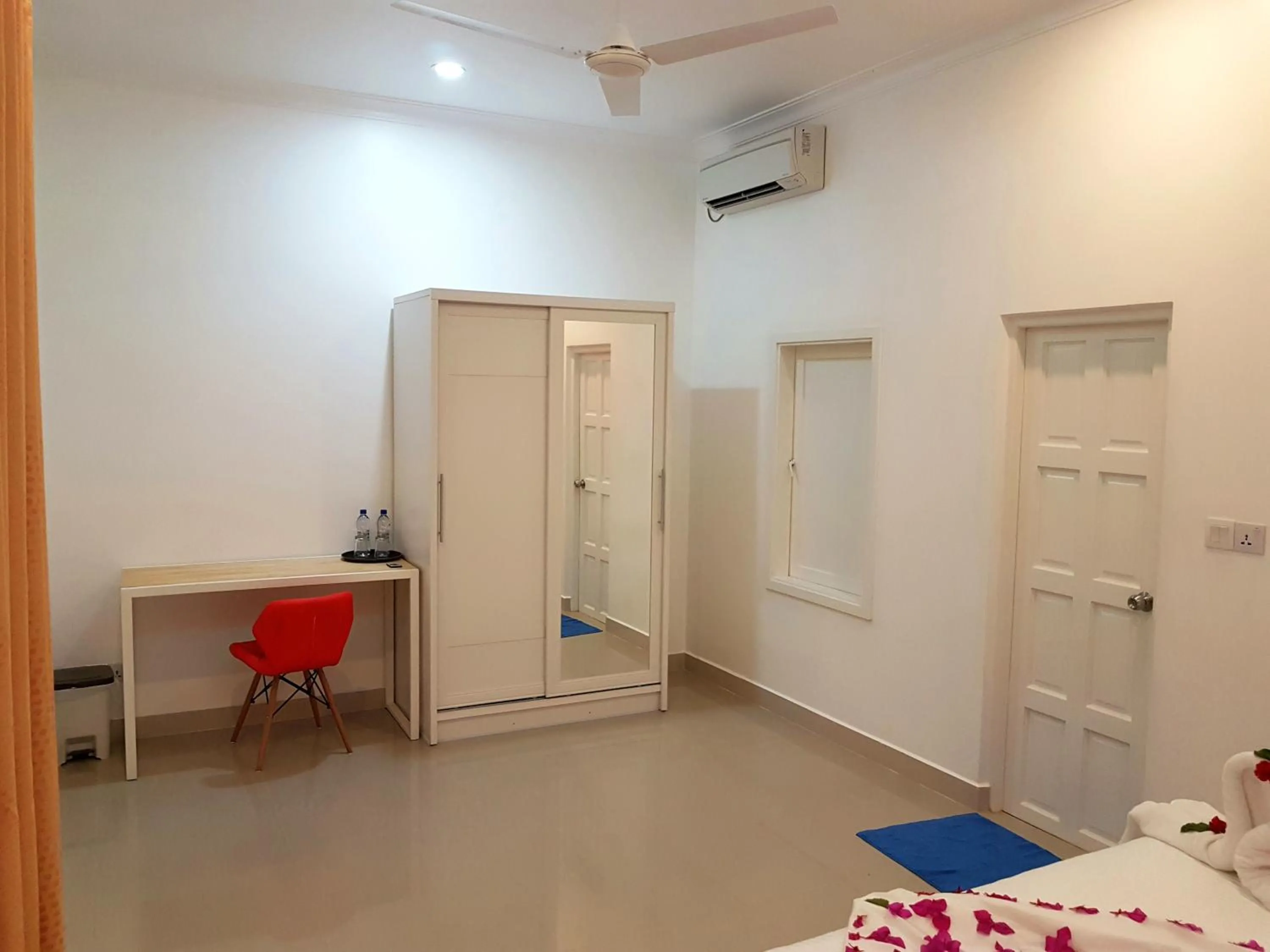 Bedroom in Scuba Inn