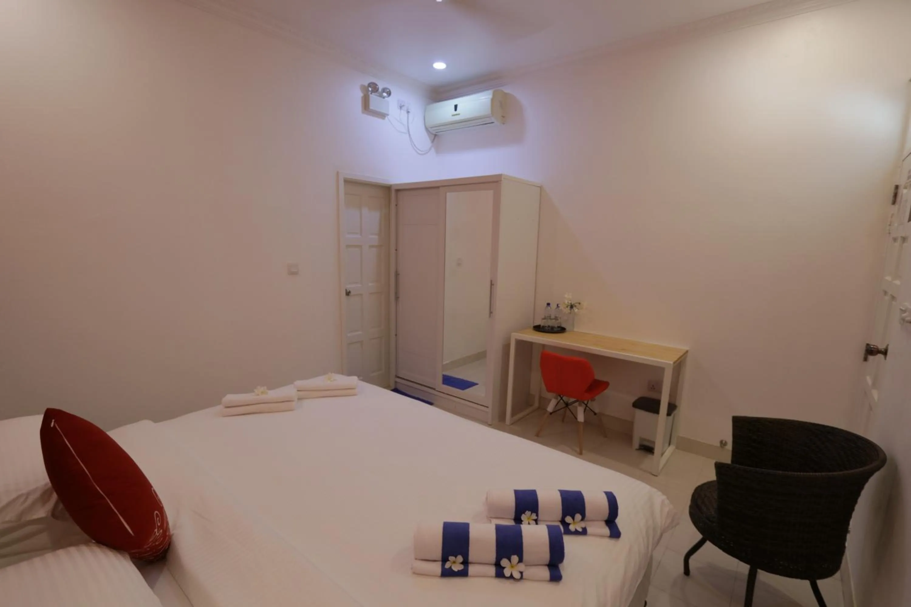 Bedroom in Scuba Inn