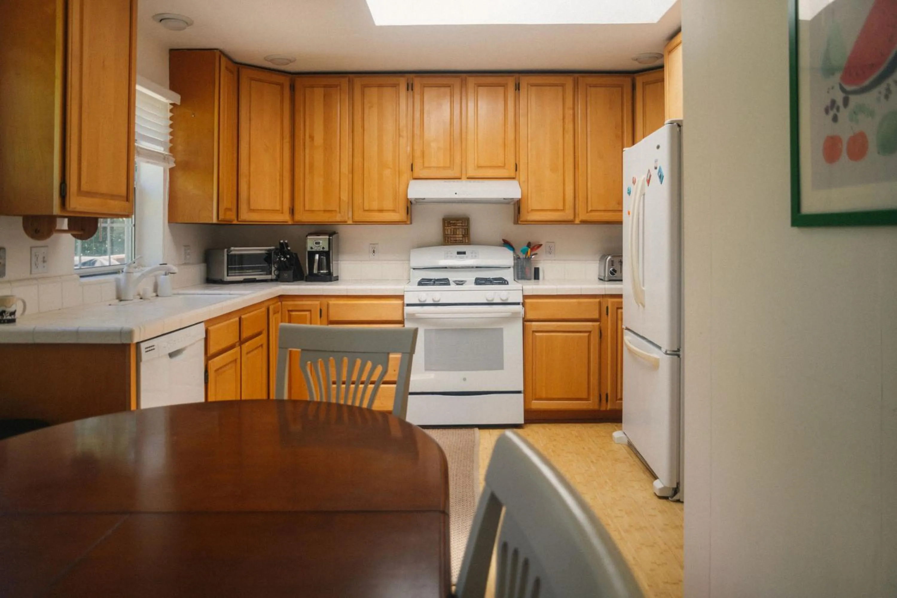 Dining area in Johnson's Beach Cabins and Campground