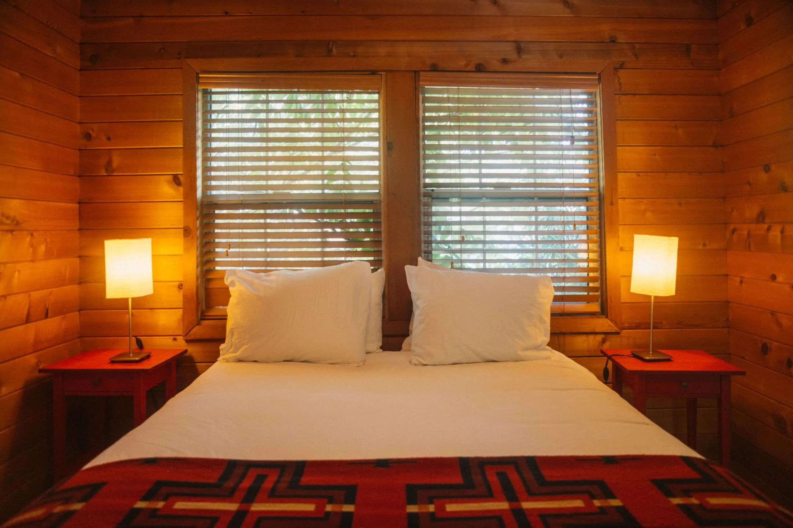 Bedroom, Bed in Johnson's Beach Cabins and Campground
