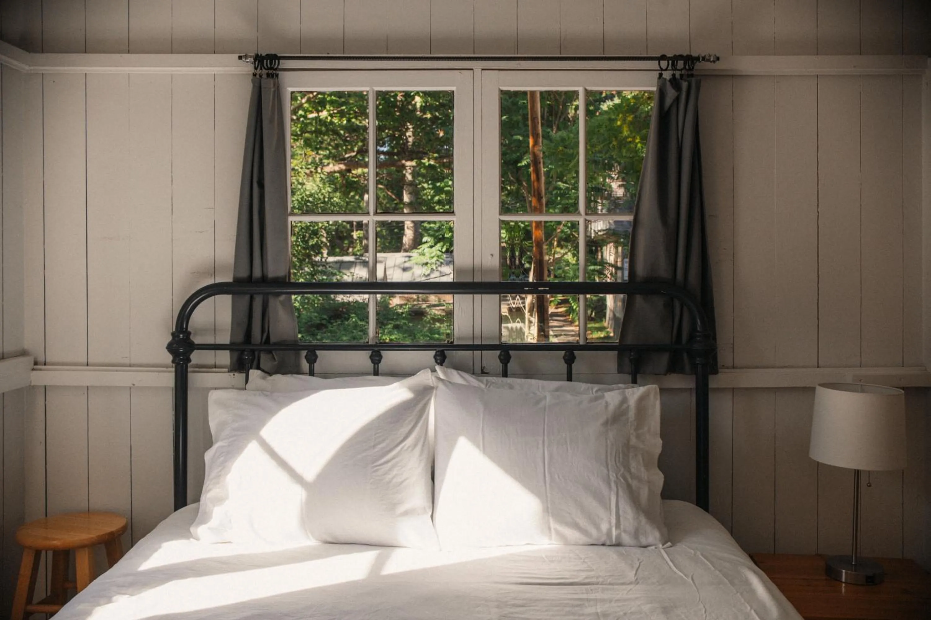 Bed in Johnson's Beach Cabins and Campground