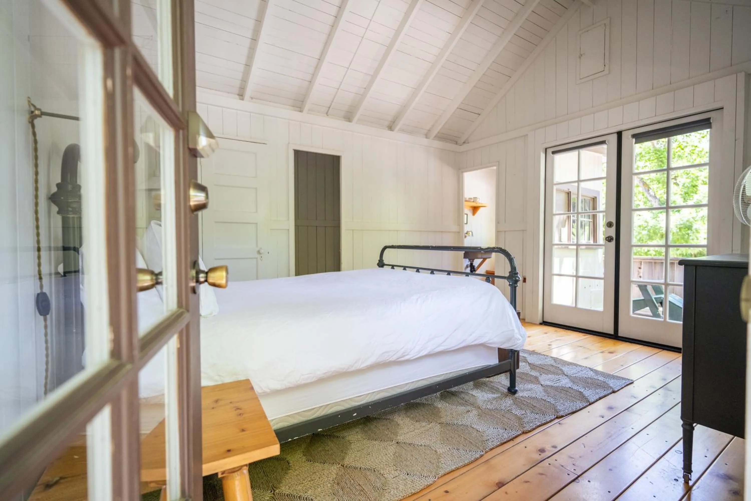 Bedroom, Bed in Johnson's Beach Cabins and Campground