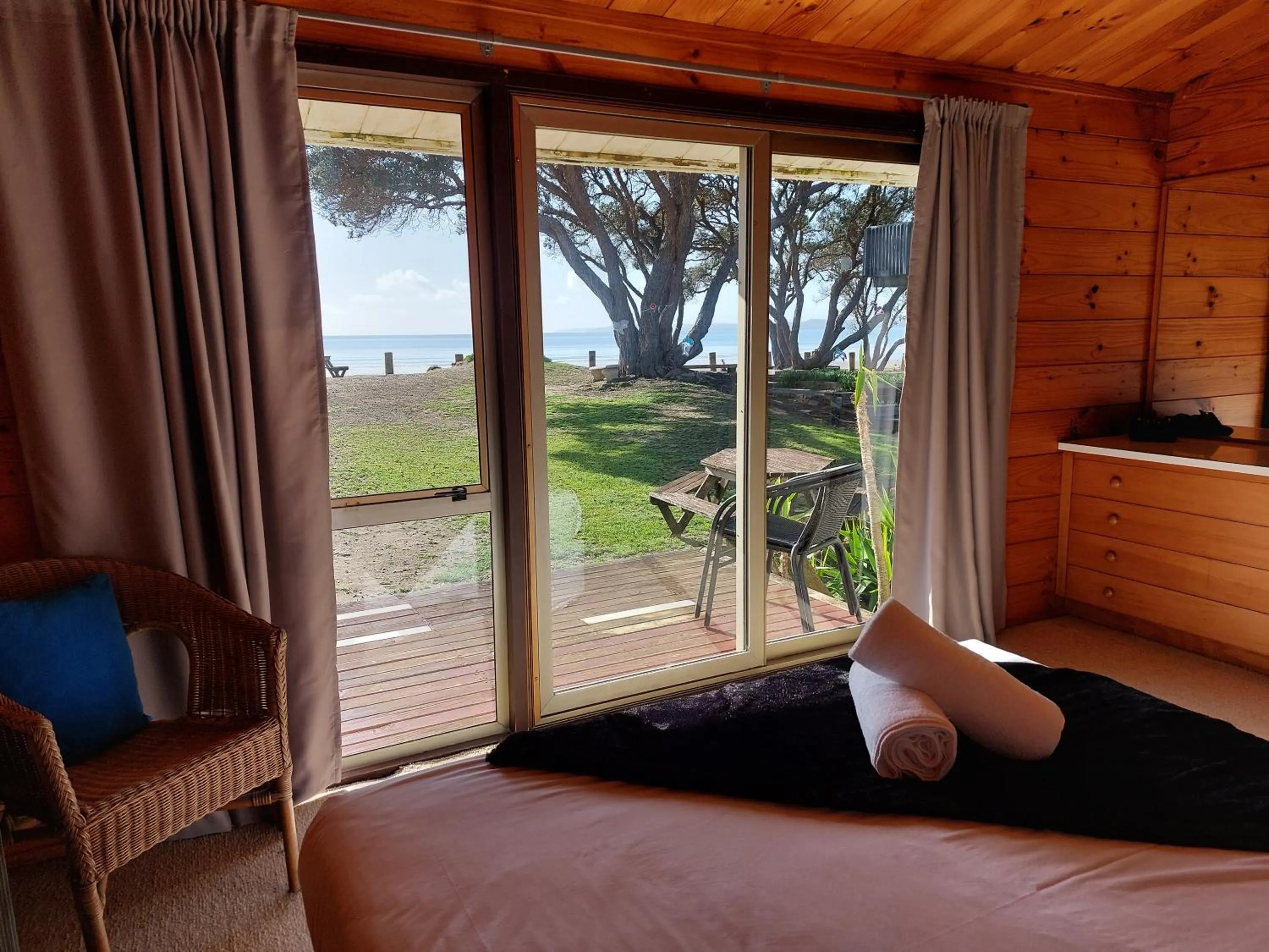 Bedroom in Edgewater Motel
