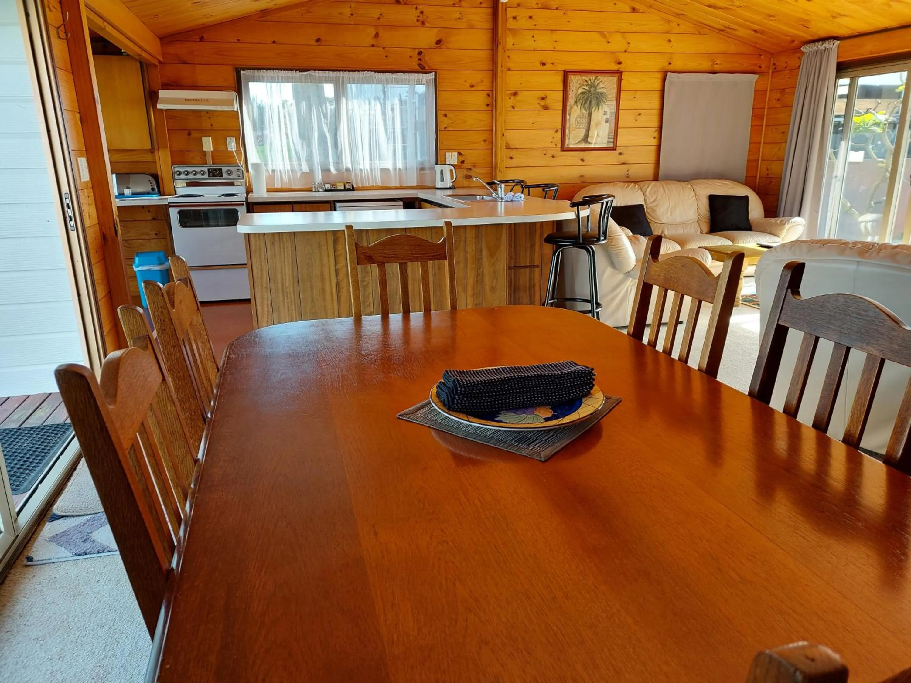 Dining area in Edgewater Motel