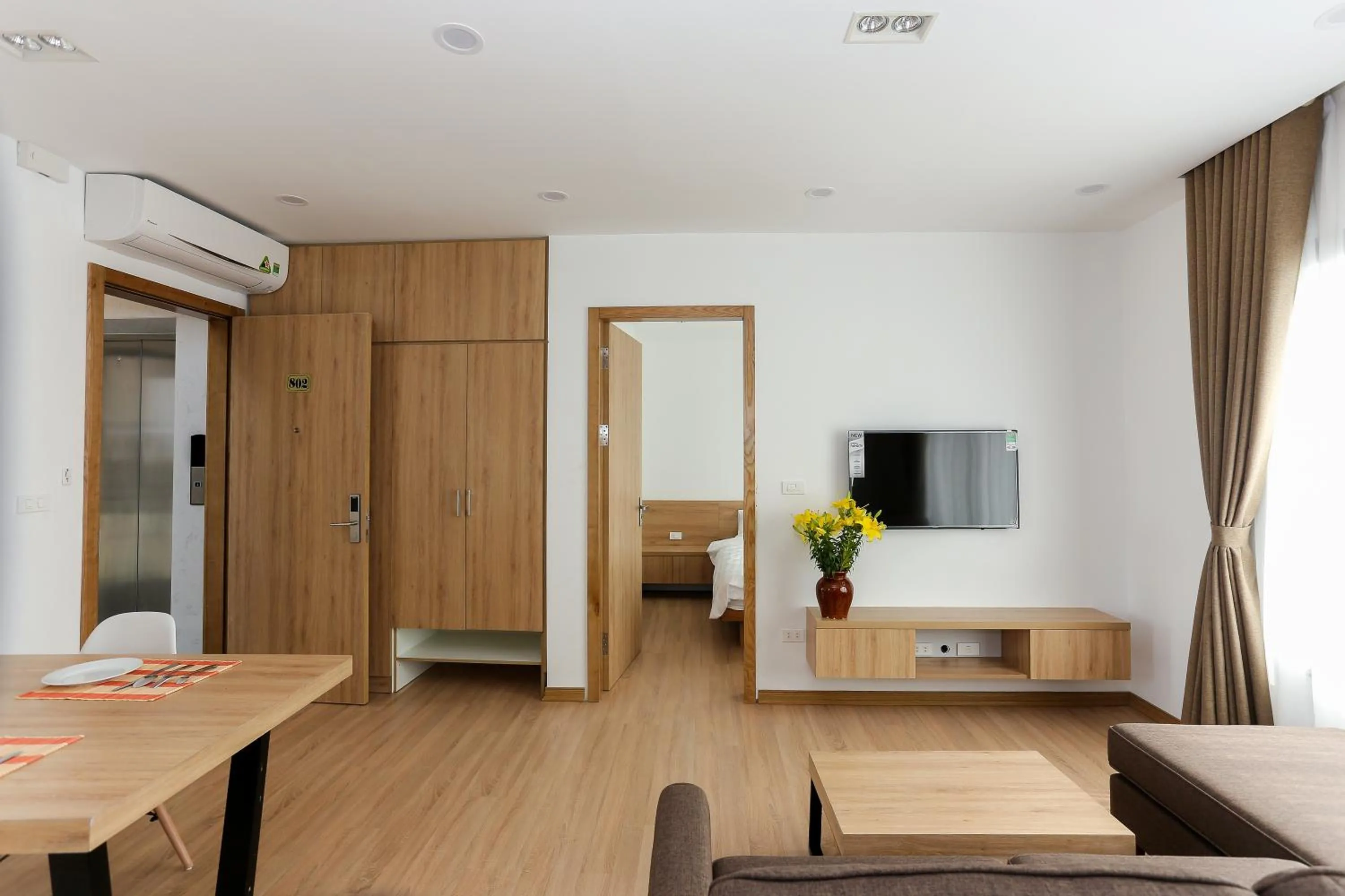 TV and multimedia in Quiet Hoang Quoc Viet Hotel & apartment