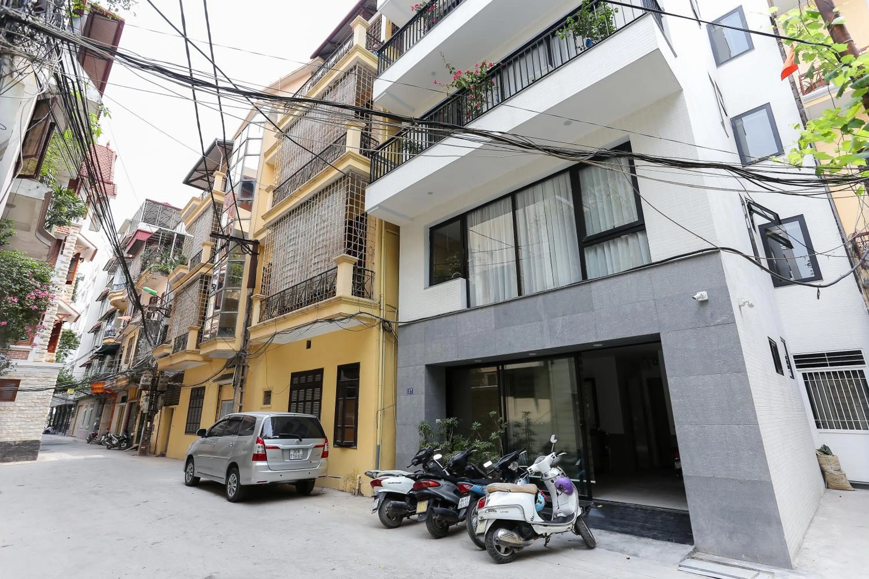 Property building in Quiet Hoang Quoc Viet Hotel & apartment