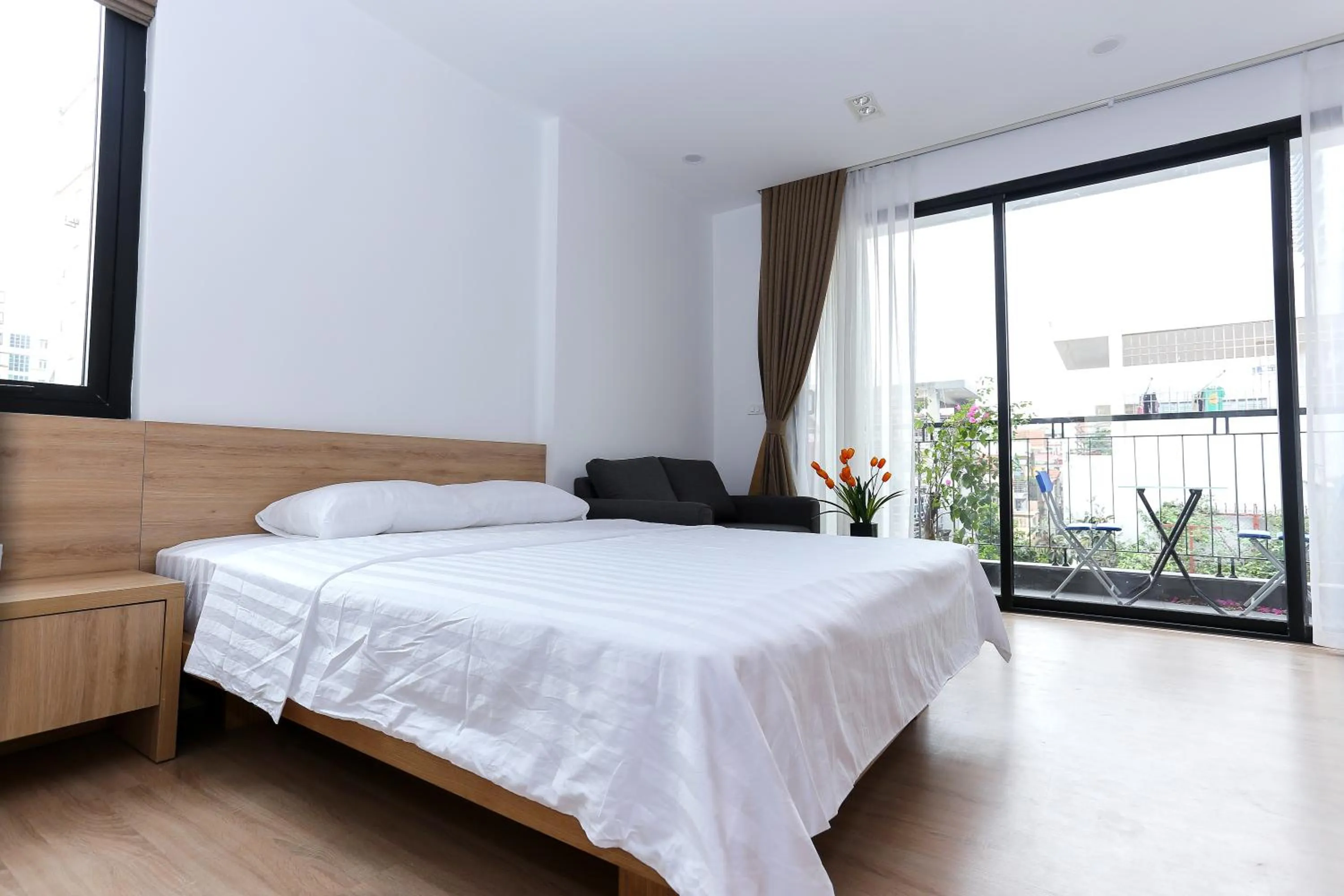 Living room, Bed in Quiet Hoang Quoc Viet Hotel & apartment