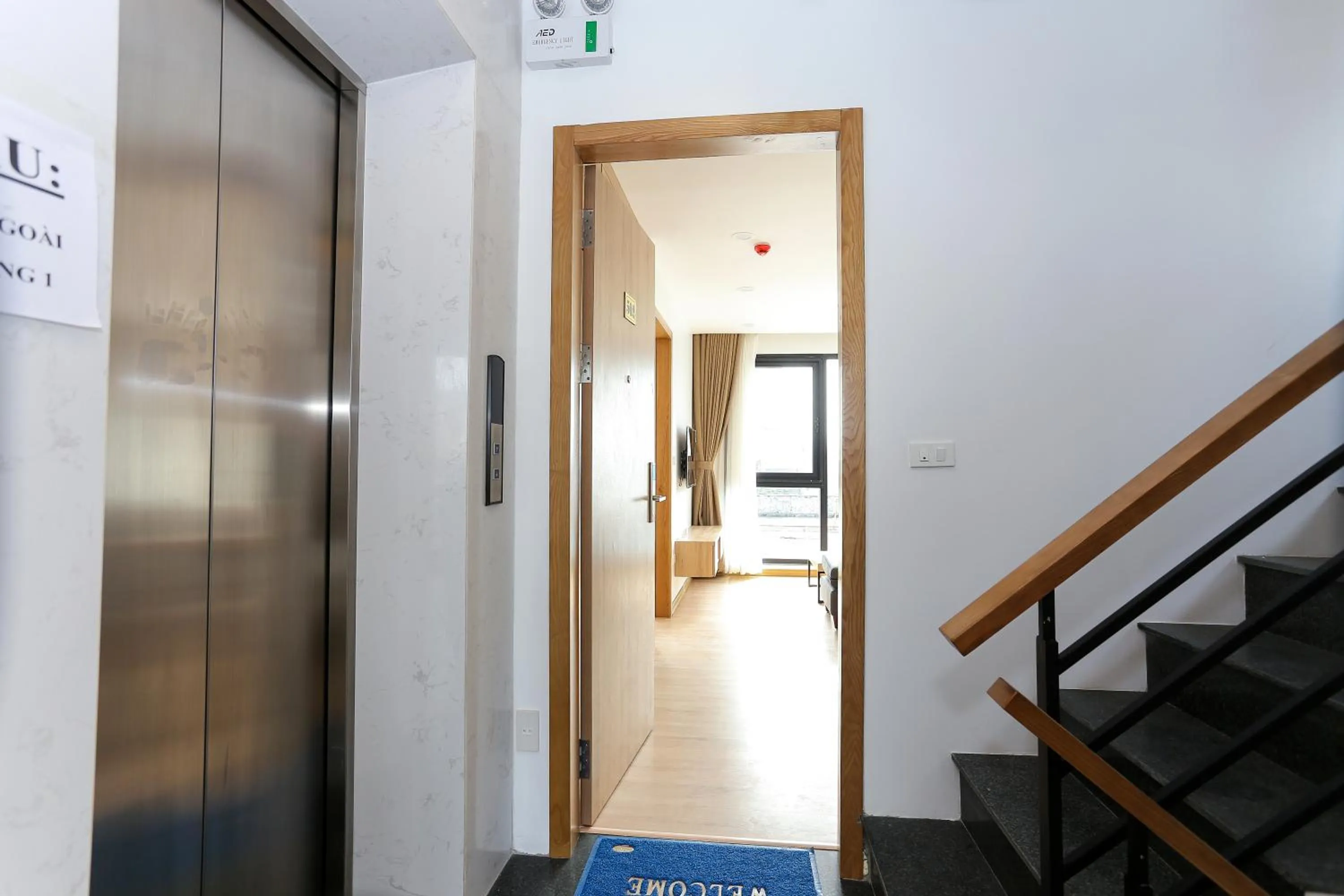 Communal lounge/ TV room in Quiet Hoang Quoc Viet Hotel & apartment