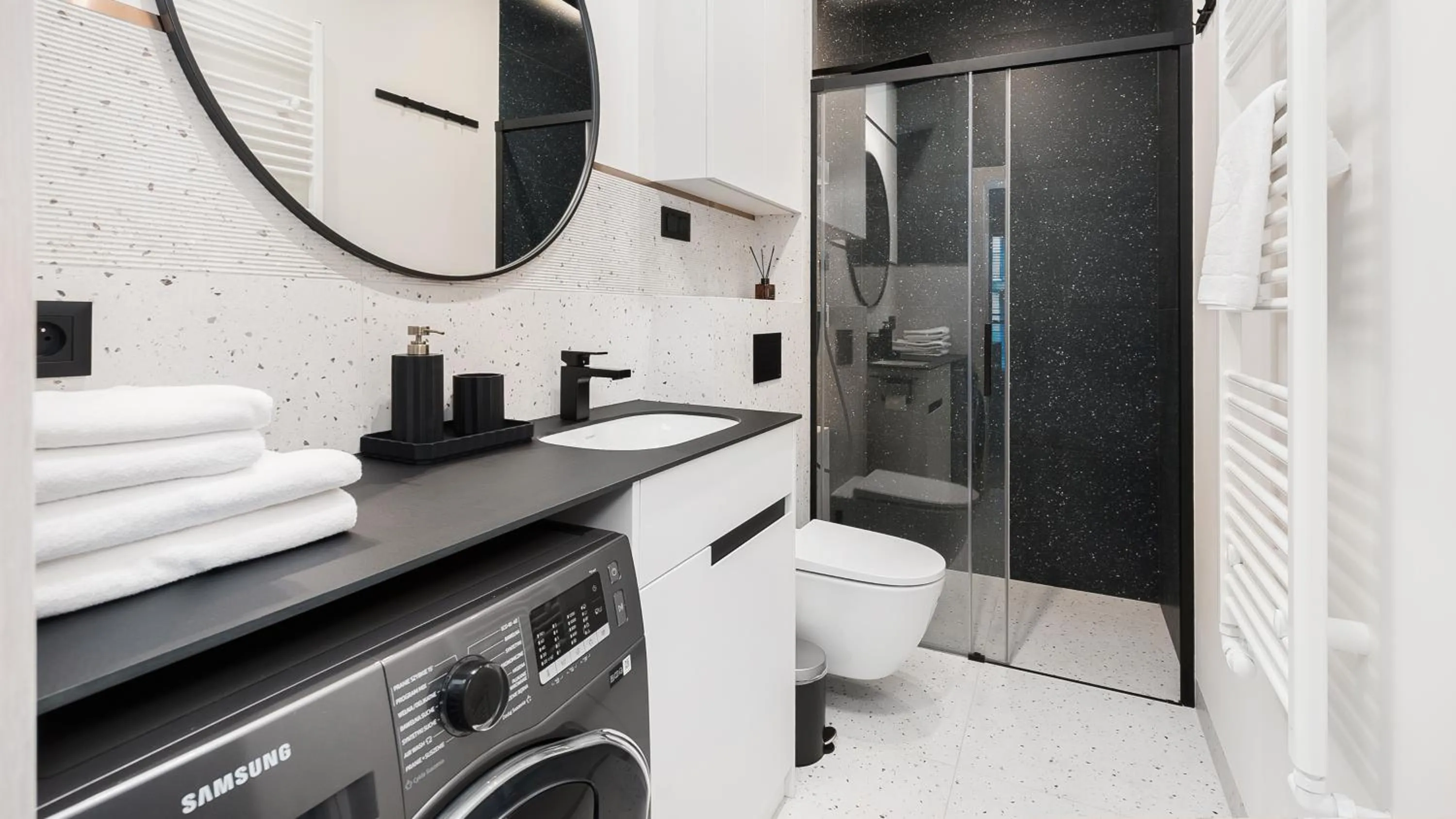 Shower in Premium in Novum City Center, Sun & Snow