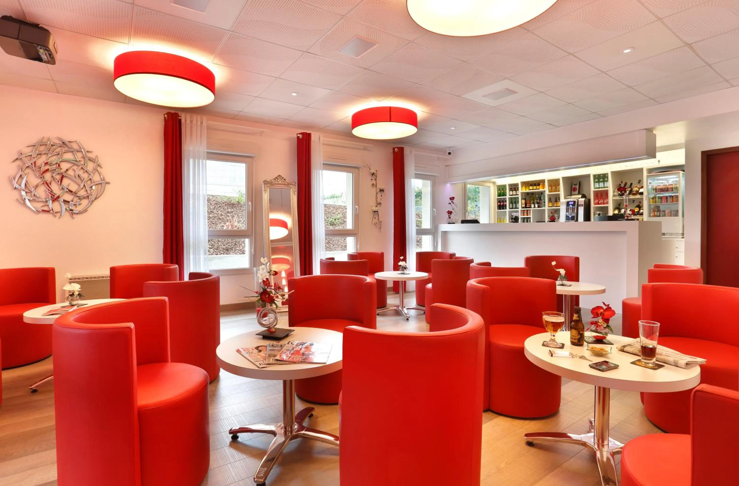 Lounge or bar, Lounge/Bar in The Originals City, Hotel Loval, Brest (Inter-Hotel)