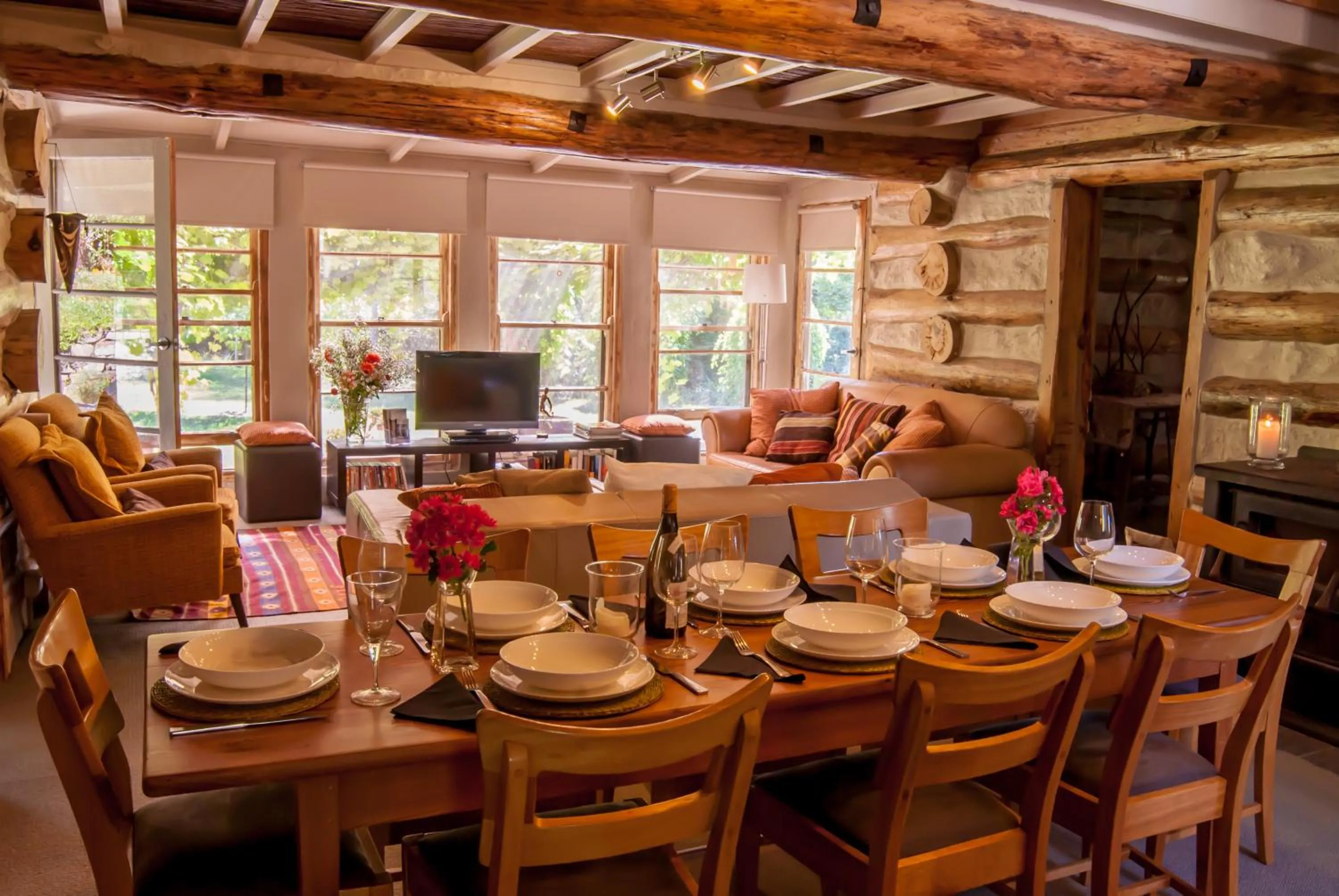 Dining area in Planetrees Estate