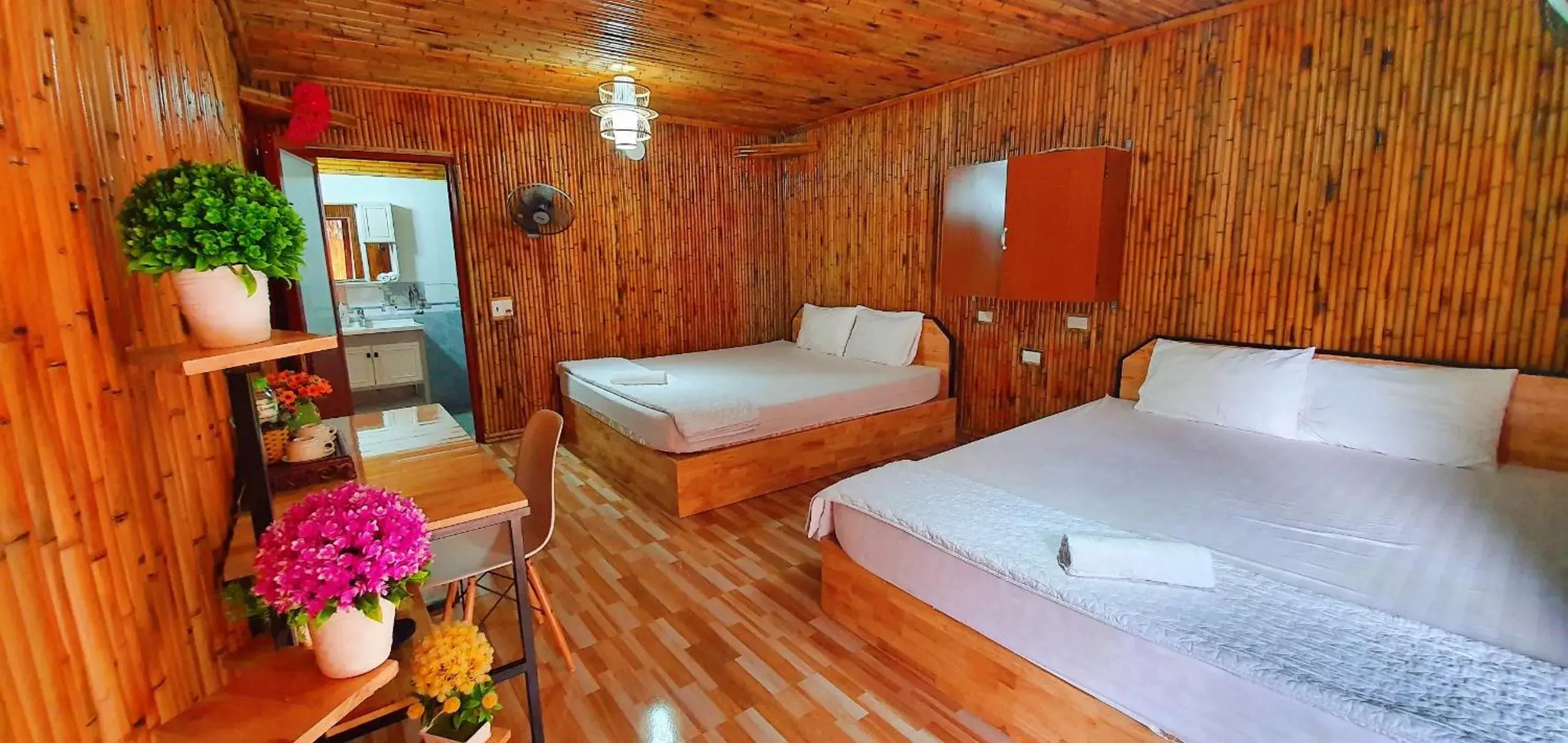 Deluxe Double Room in Quoc Khanh Bamboo Homestay Deluxe Double Room in Quoc Khanh Bamboo Homestay