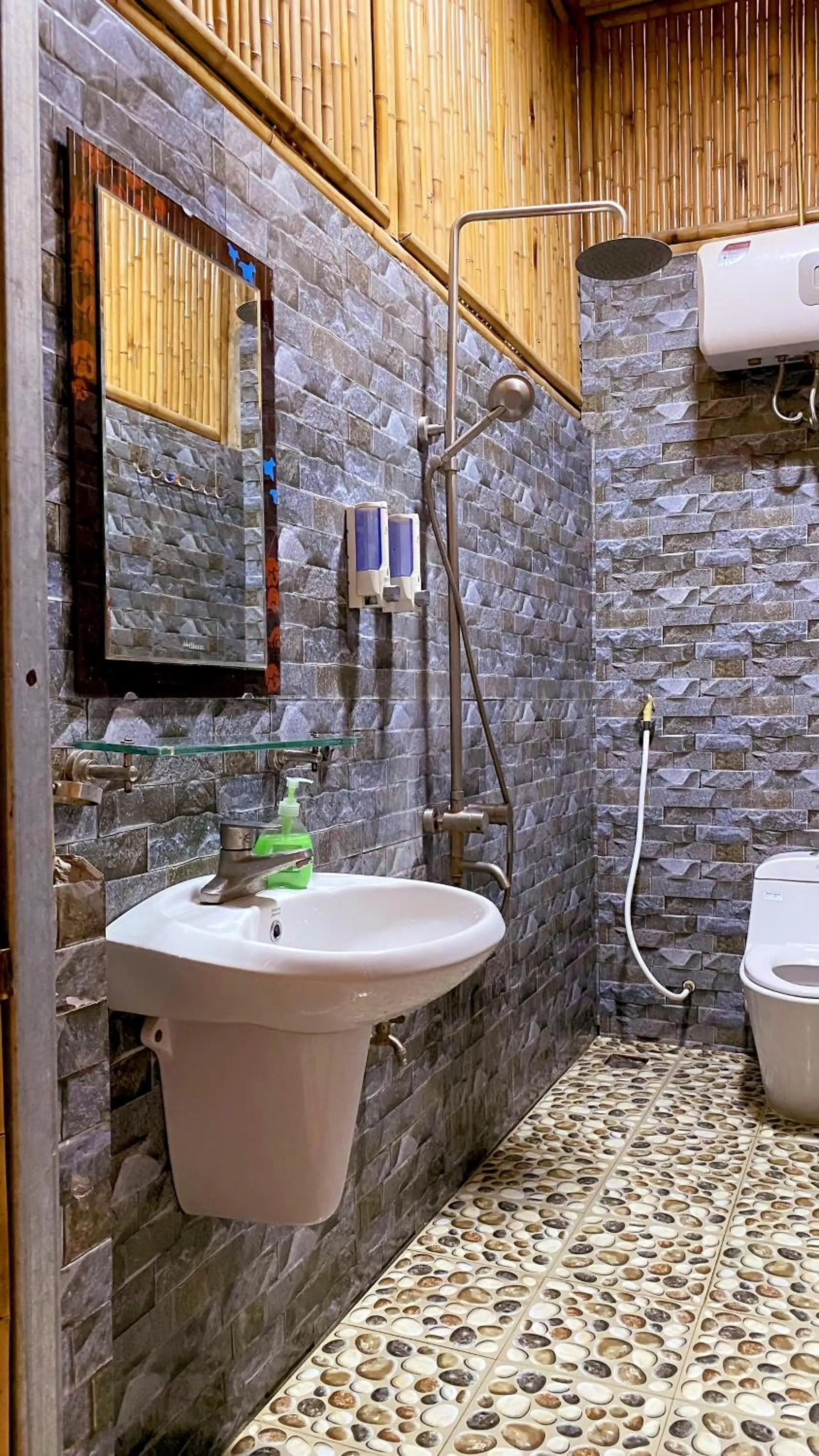 Shower in Quoc Khanh Bamboo Homestay