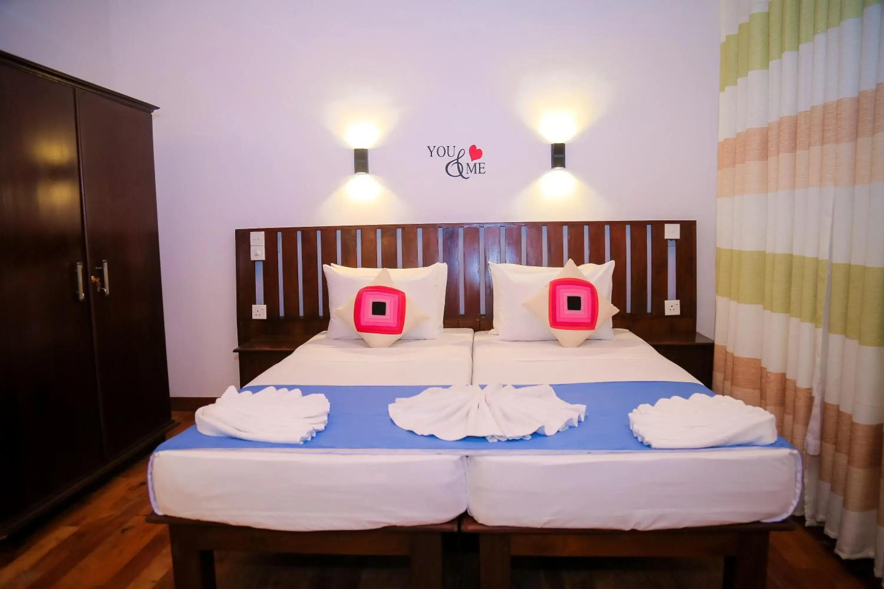 Budget Double Room in Cozy Sea view Inn Budget Double Room in Cozy Sea view Inn