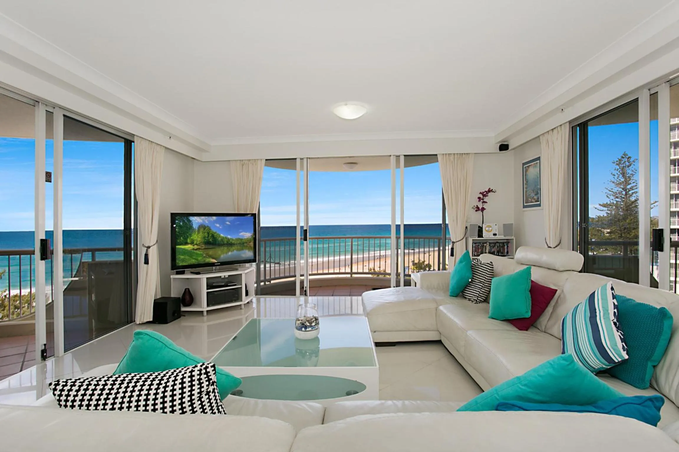 TV and multimedia in Moroccan Resort - HR Surfers Paradise