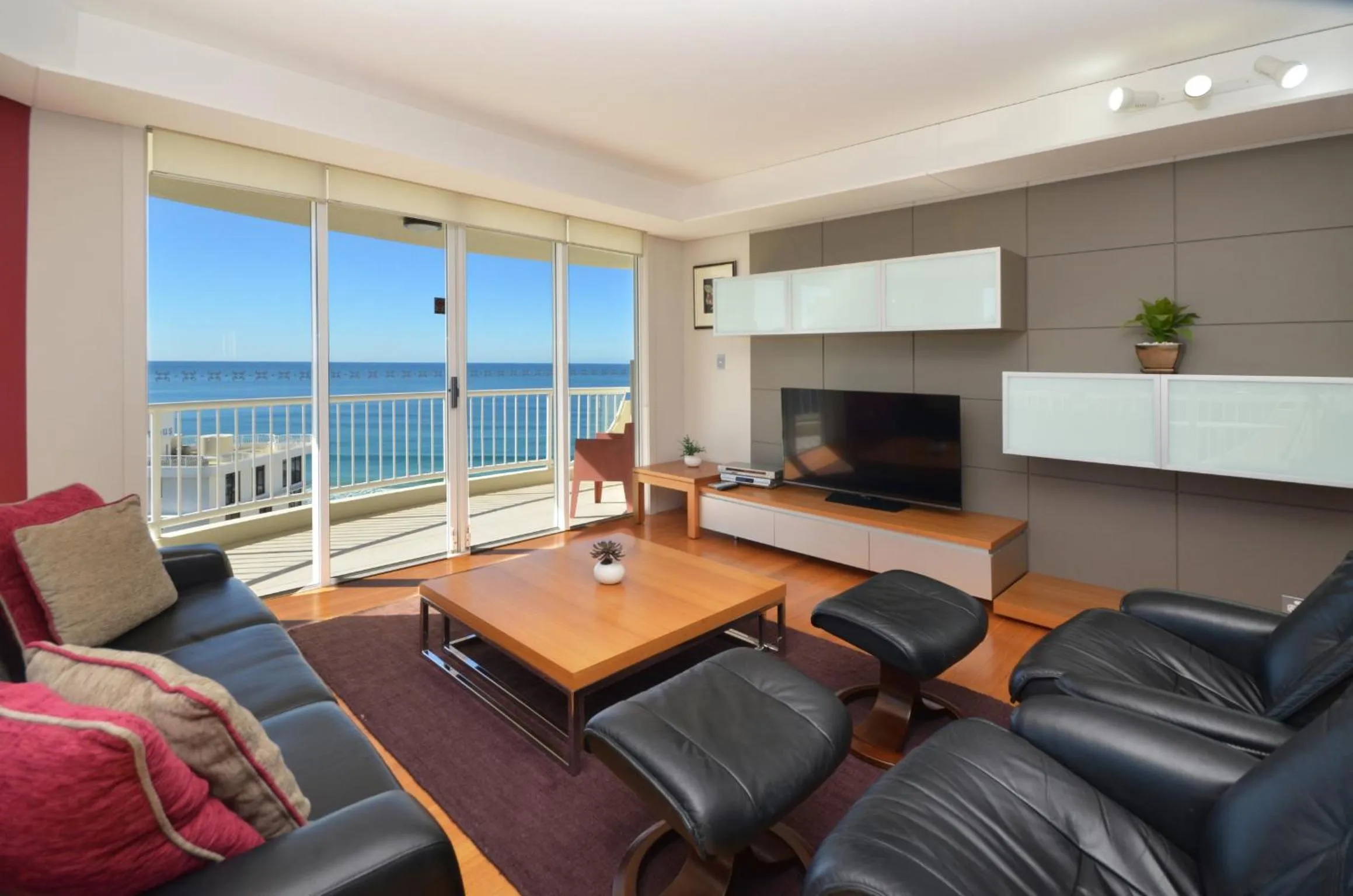 TV and multimedia in Moroccan Resort - HR Surfers Paradise