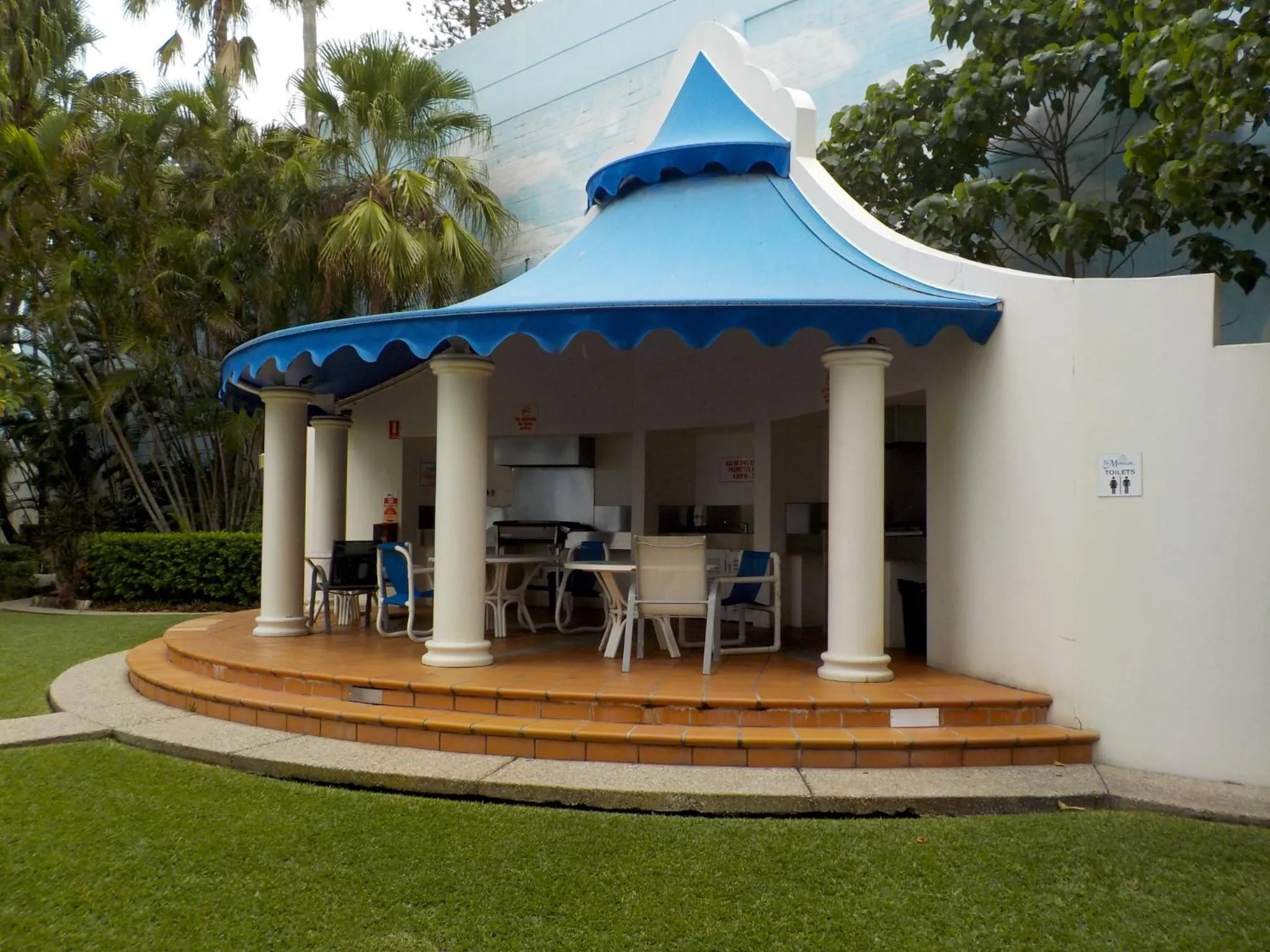 BBQ facilities in Moroccan Resort - HR Surfers Paradise