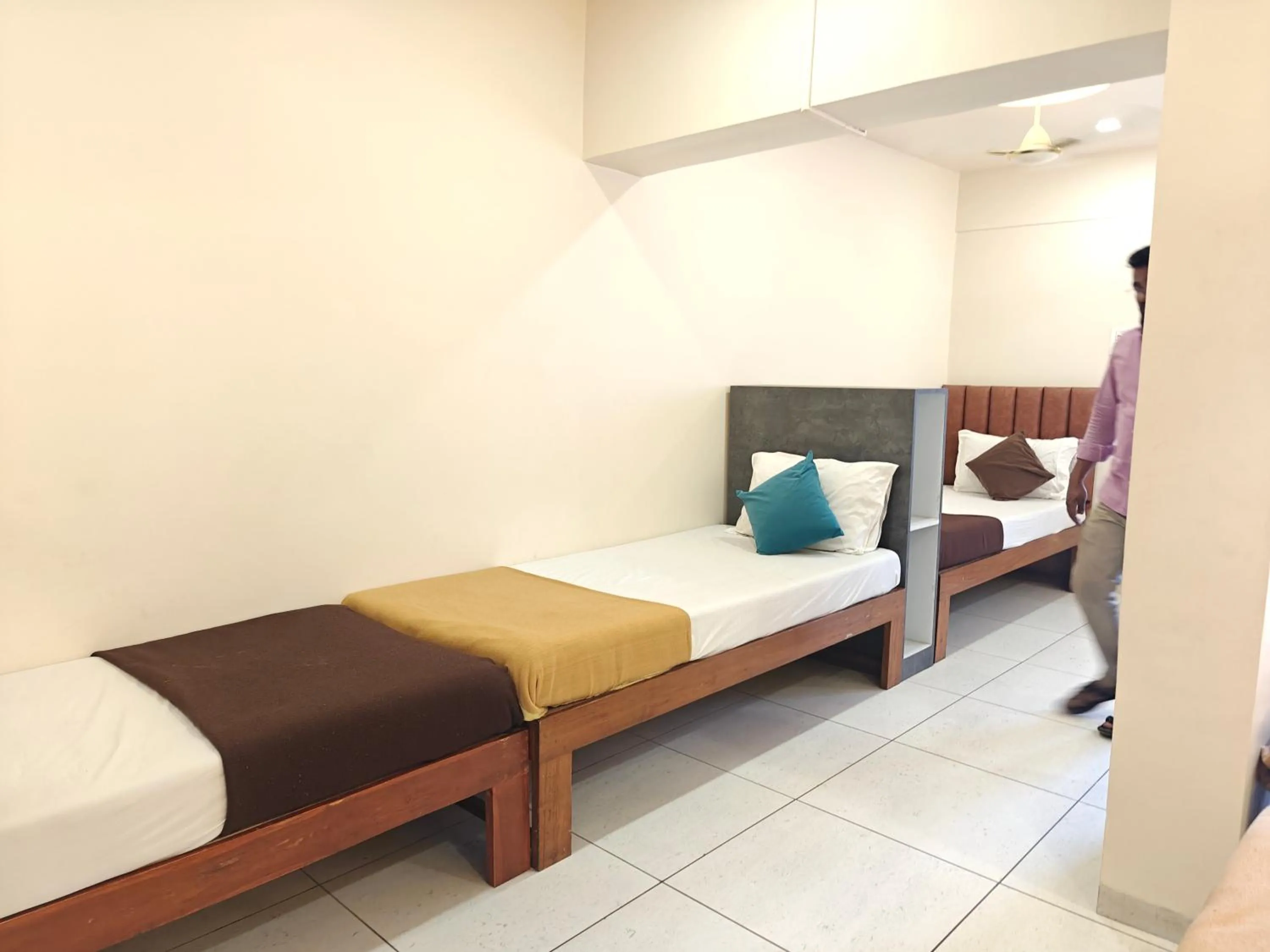 Bed in Central Inn, Kolhapur