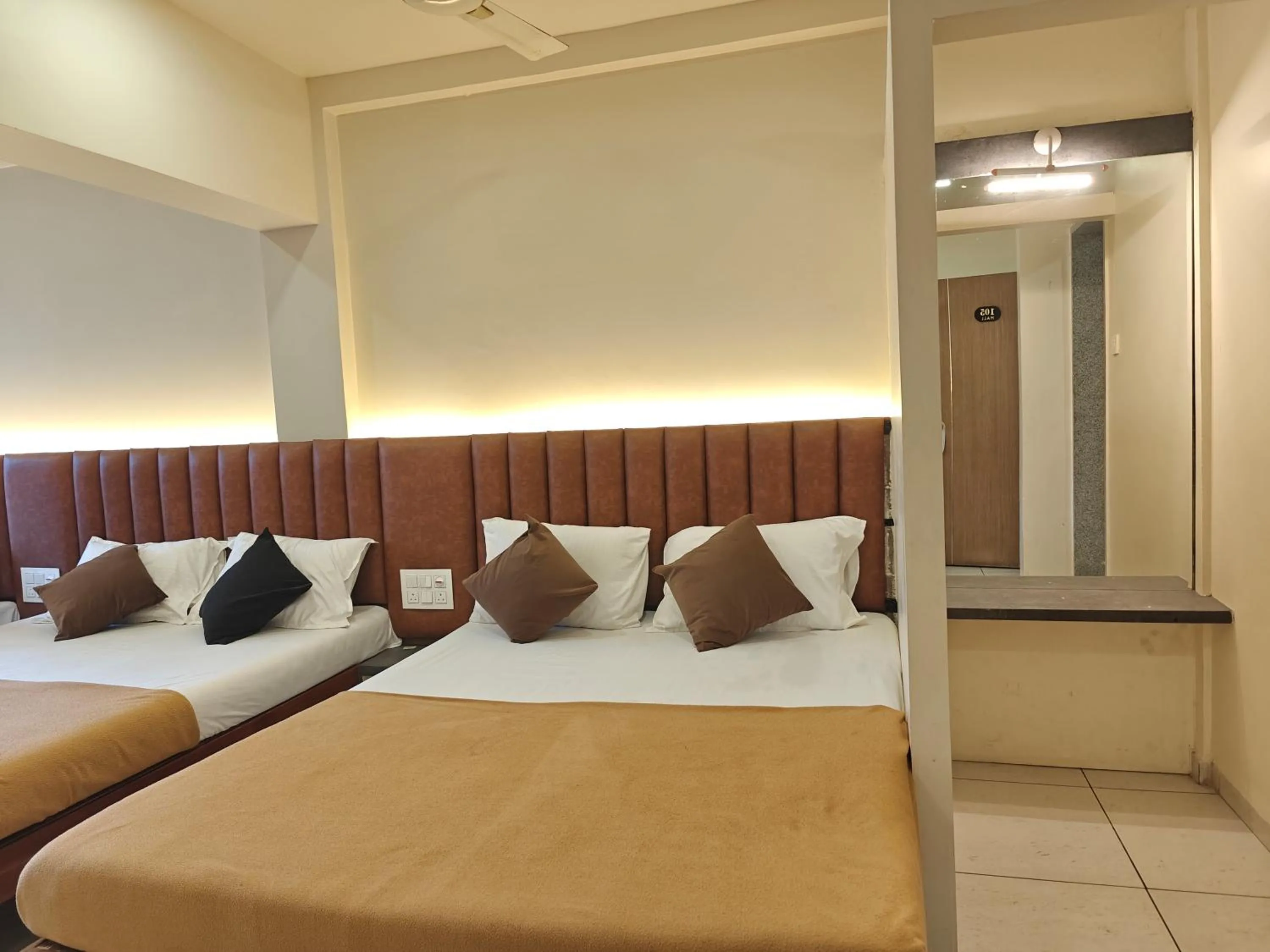 Photo of the whole room, Bed in Central Inn, Kolhapur