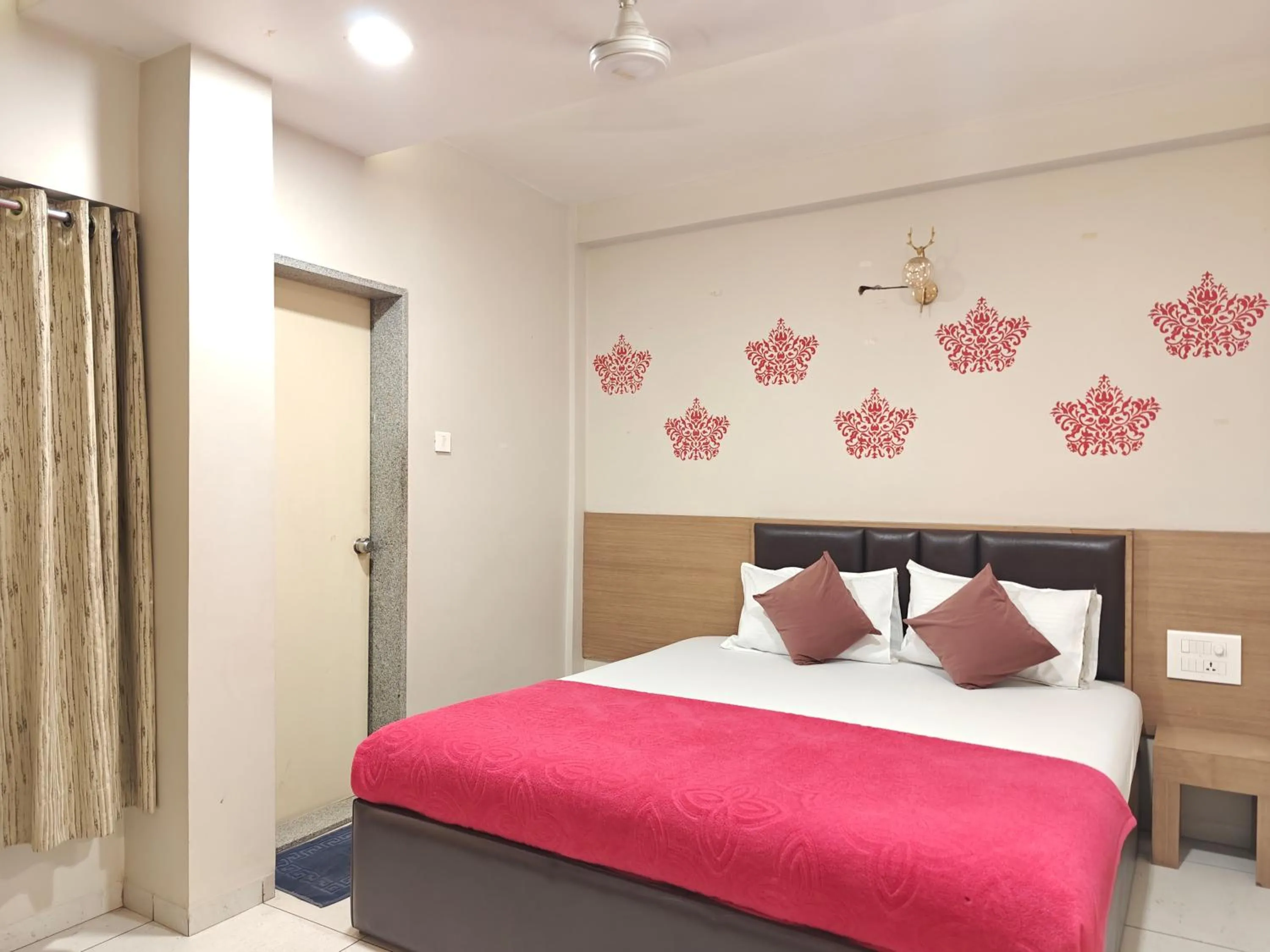 Bed in Central Inn, Kolhapur