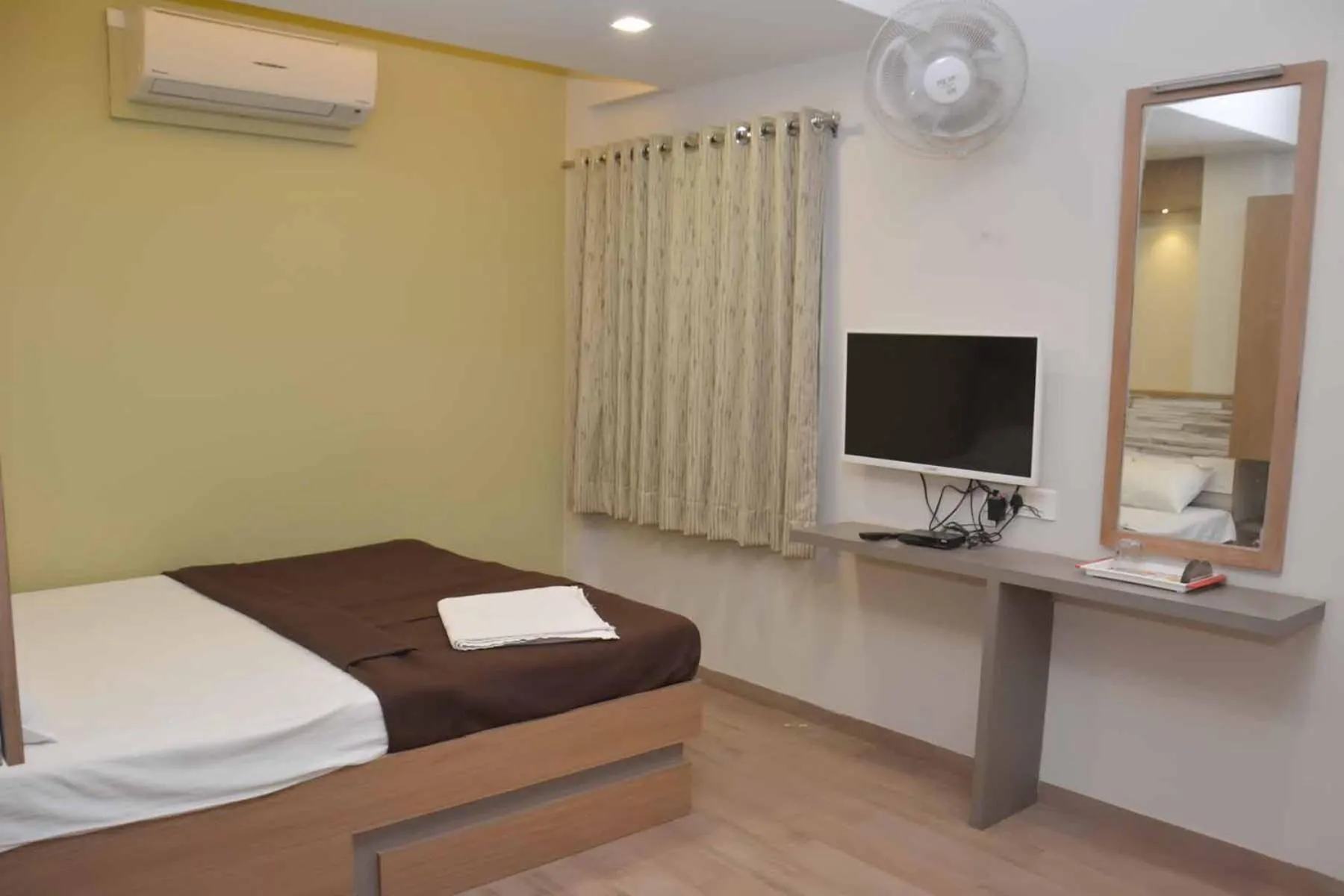 Bedroom, Bed in Central Inn, Kolhapur