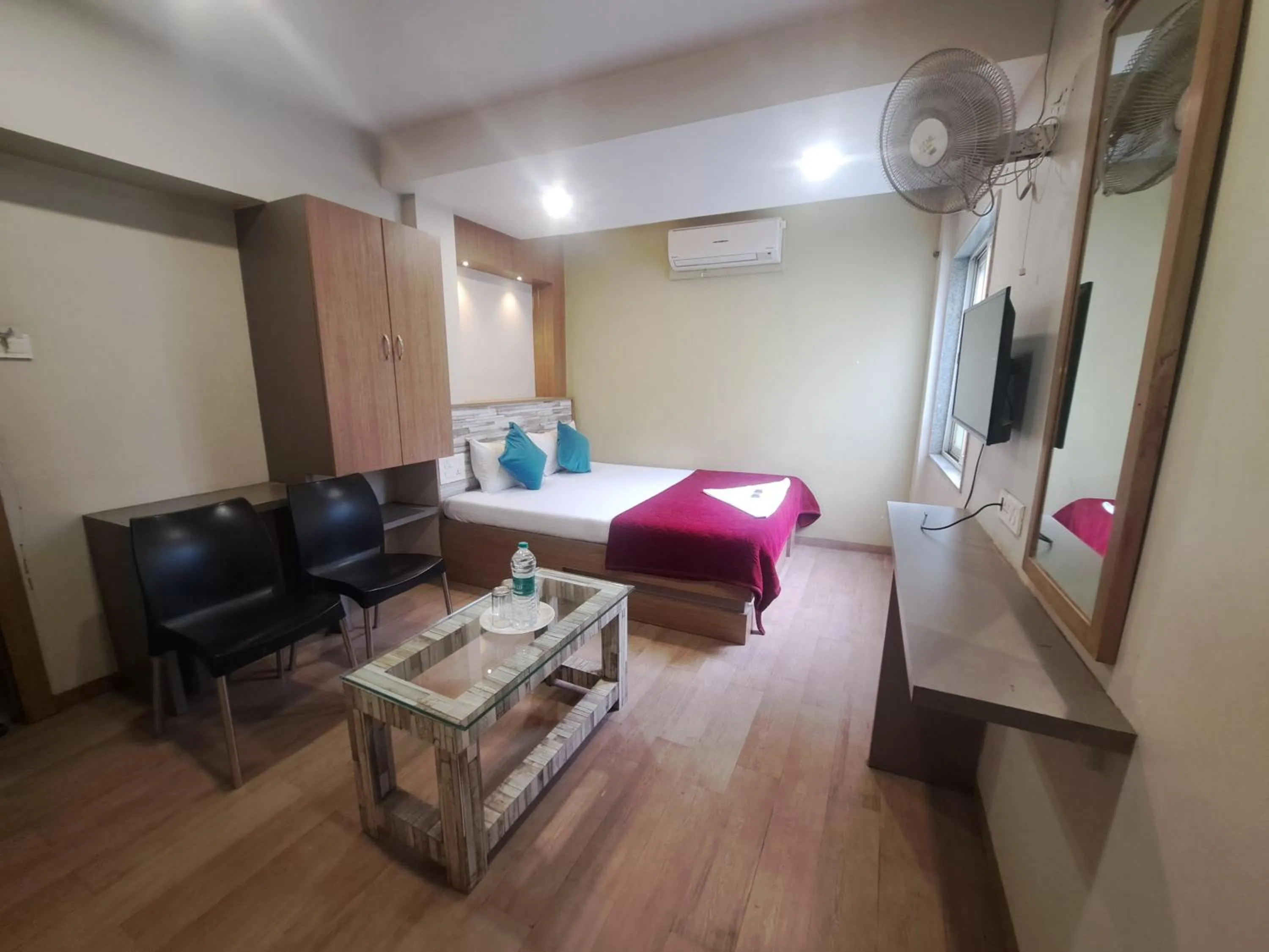 Bed in Central Inn, Kolhapur