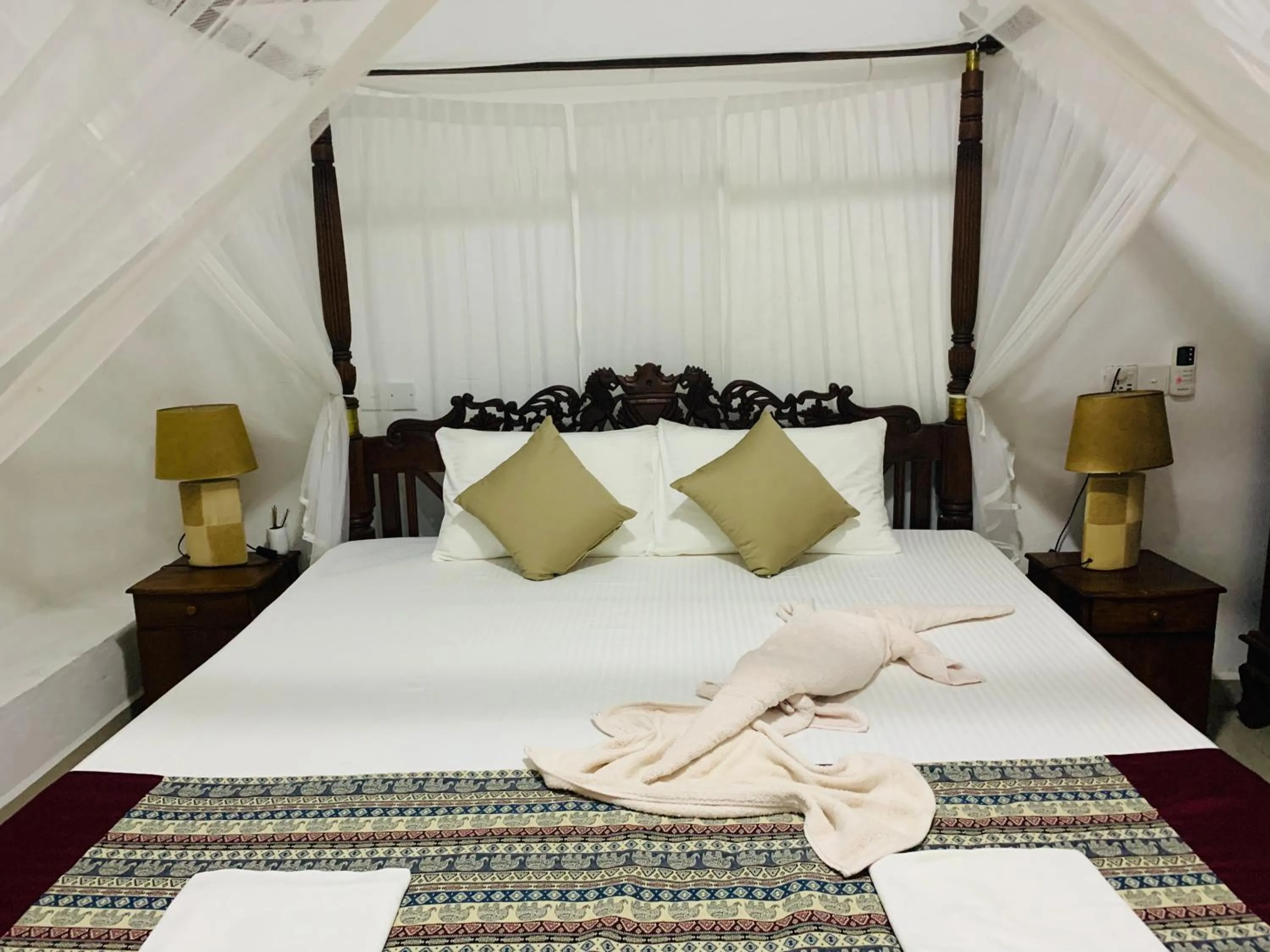 Photo of the whole room, Bed in El Corazon De Hikkaduwa