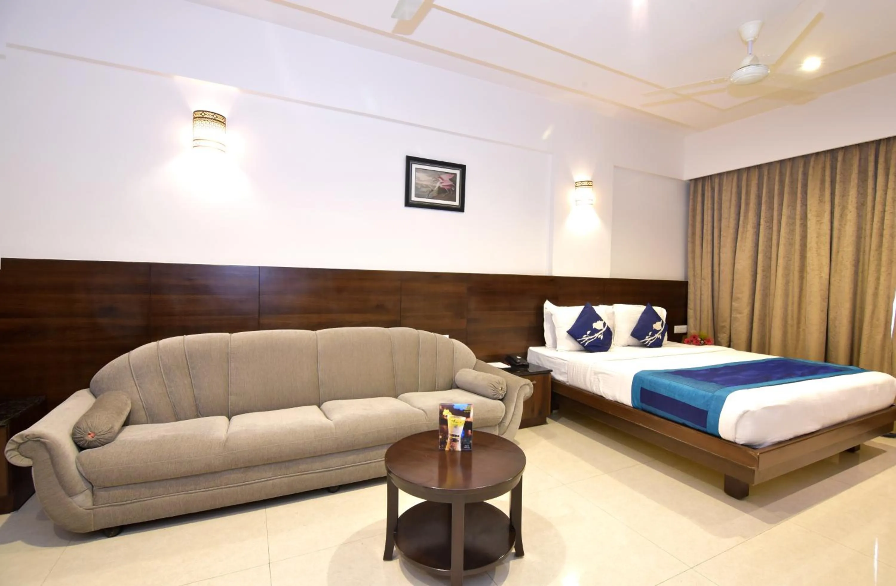 Bedroom, Bed in I V Sanctum Hotel