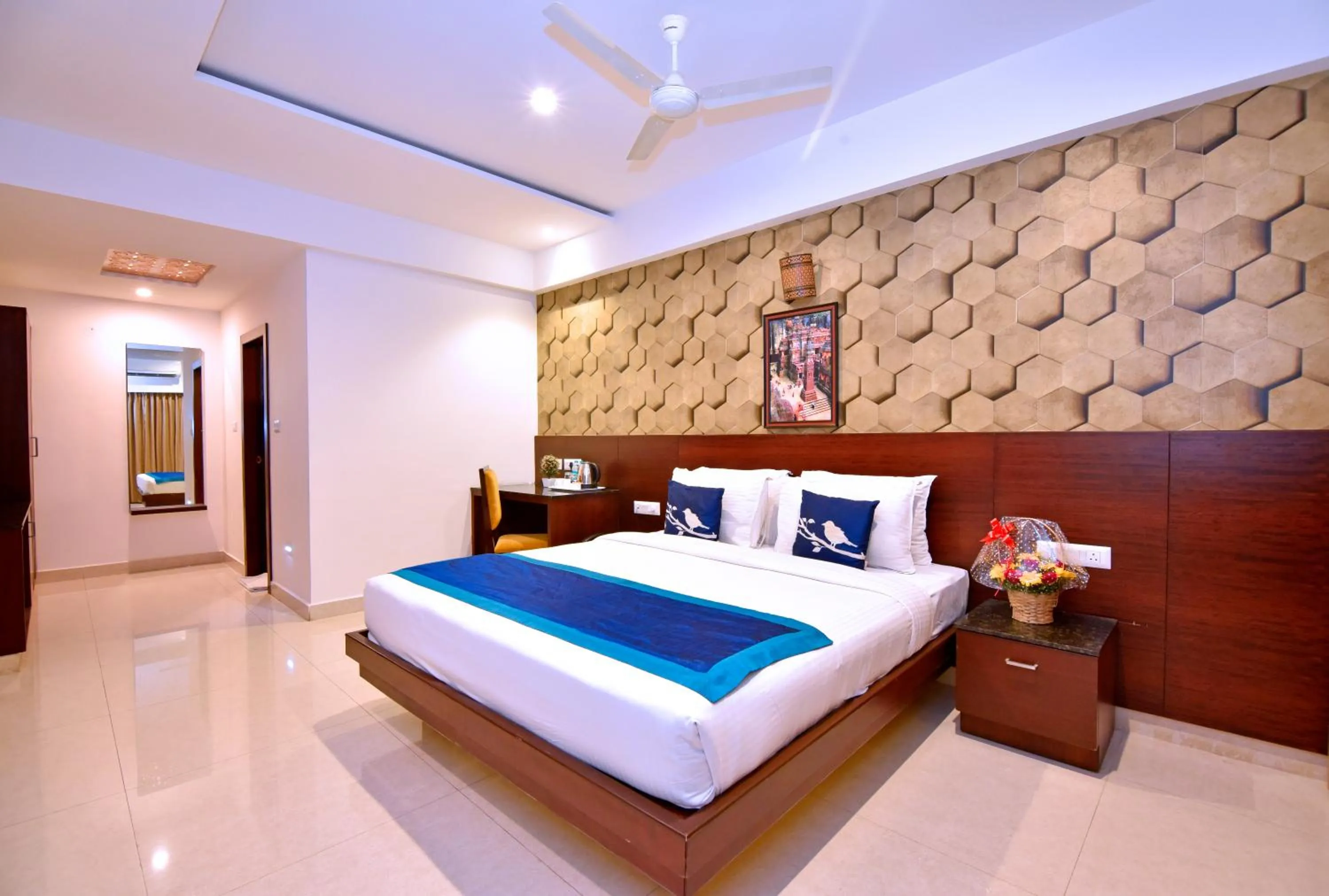 Bedroom, Bed in I V Sanctum Hotel