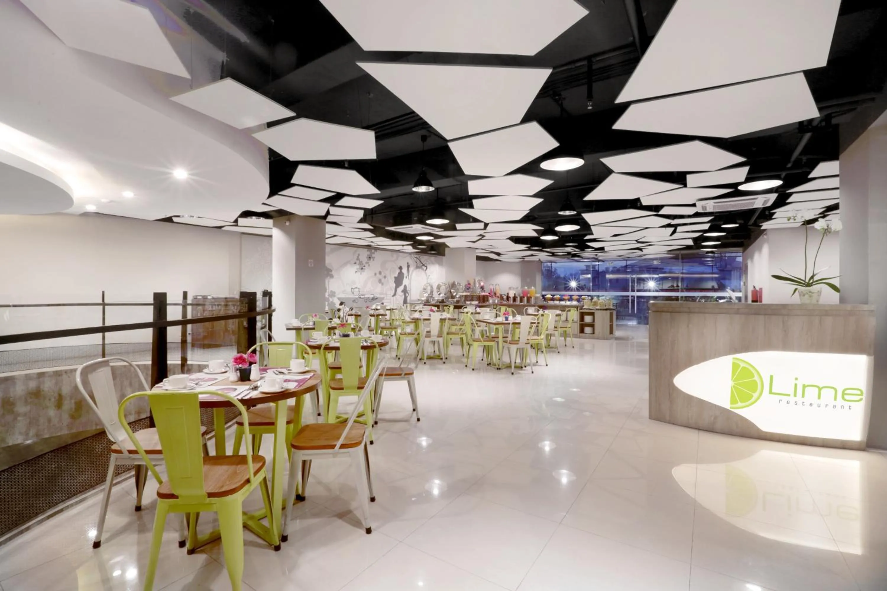 Restaurant/places to eat in favehotel S. Parman Medan